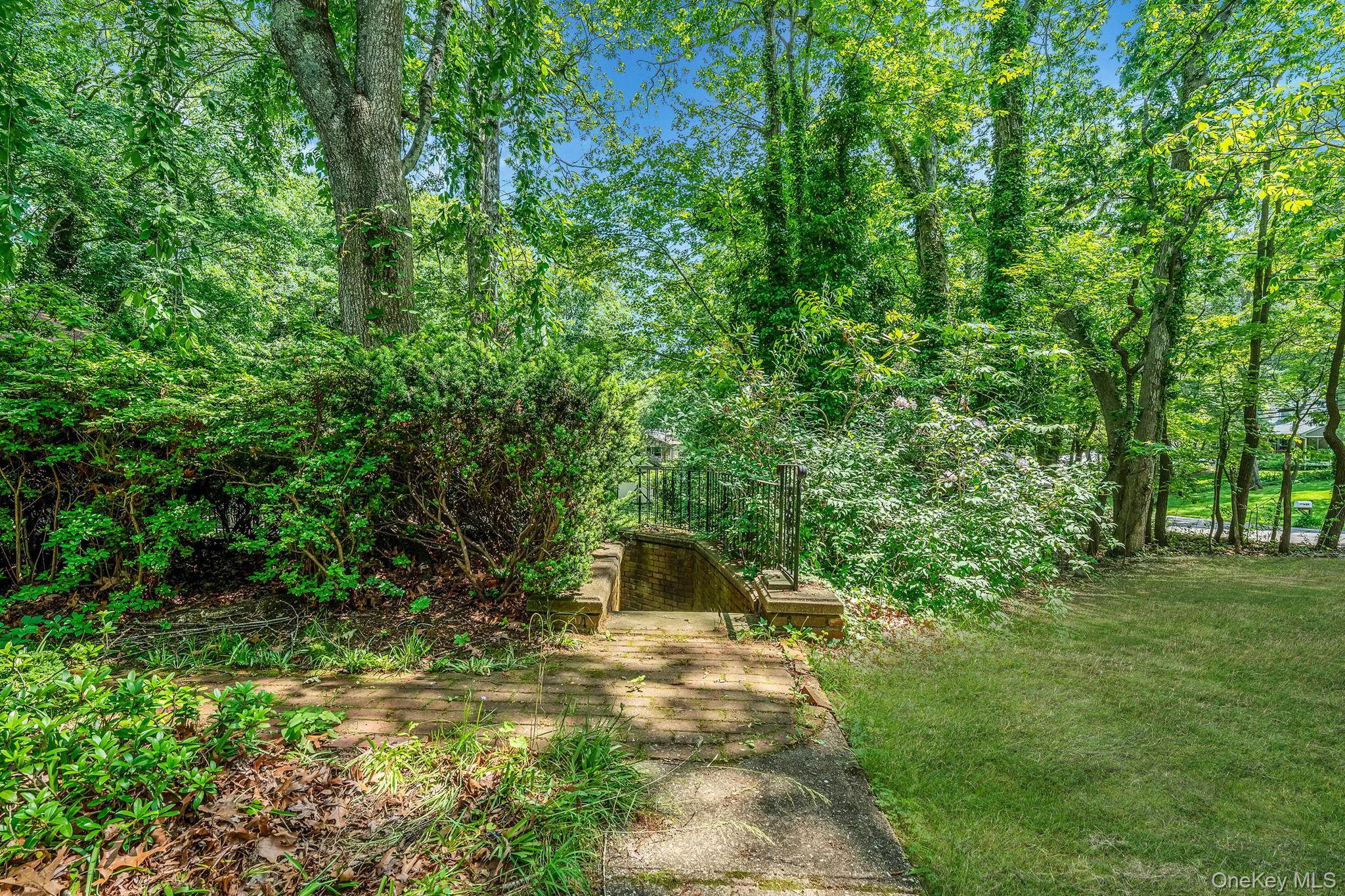 Single Family Oakwood  Suffolk County, NY 11792, MLS-874098-4