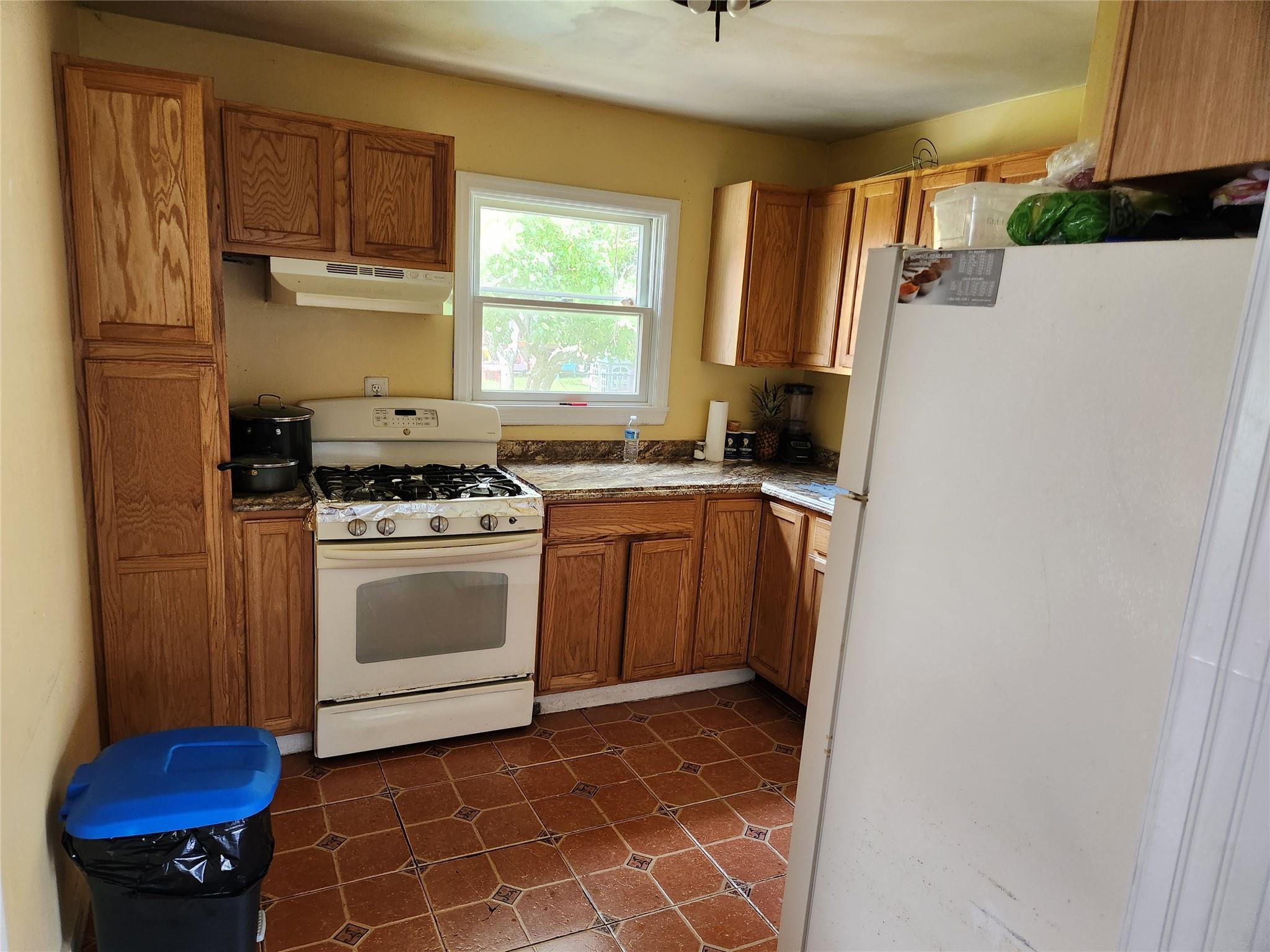 Single Family Sylvan  Suffolk County, NY 11901, MLS-874133-8