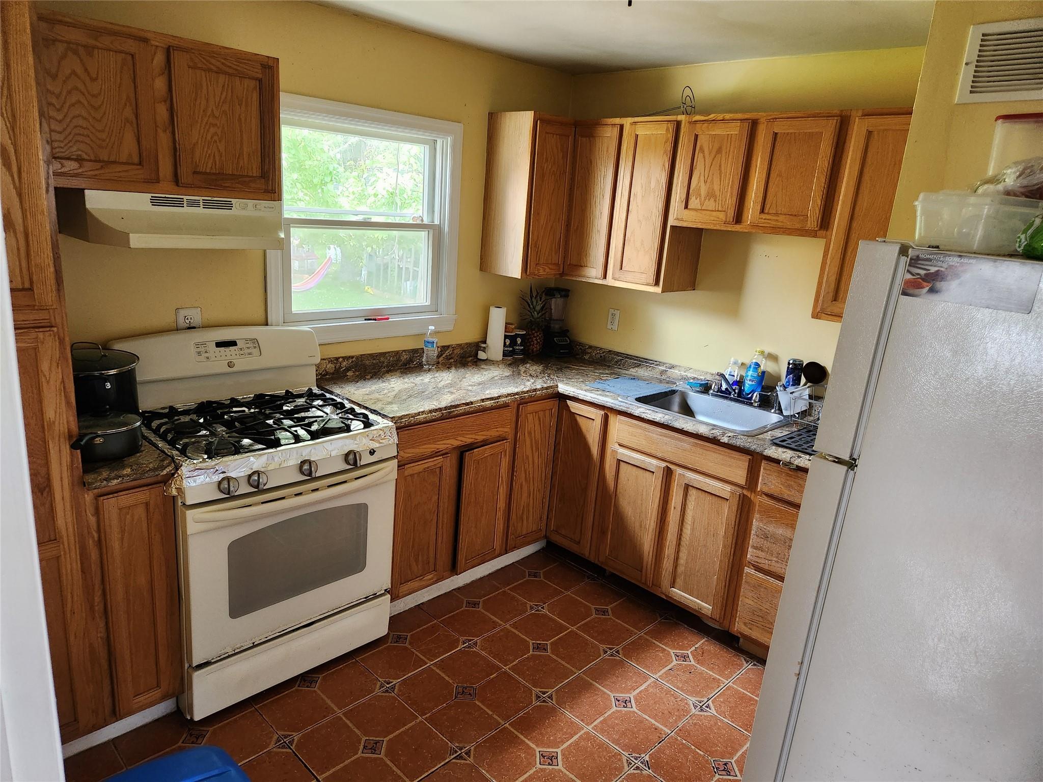 Single Family Sylvan  Suffolk County, NY 11901, MLS-874133-9