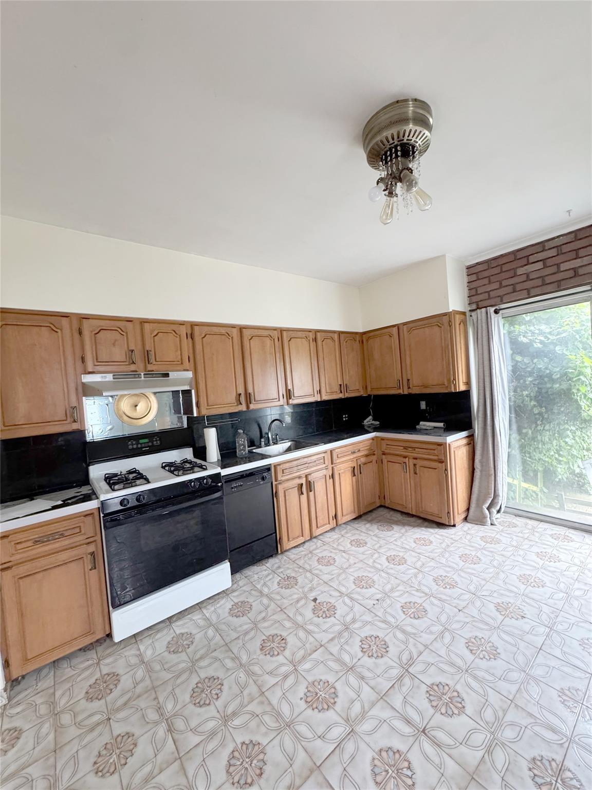Single Family Raymond  Nassau County, NY 11570, MLS-874138-4