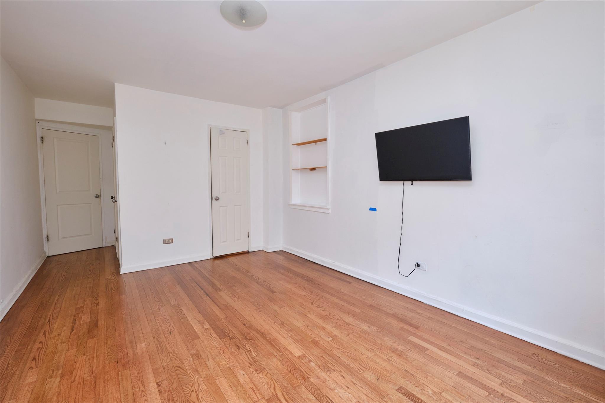Coop Clyde  Queens, NY 11375, MLS-874185-4