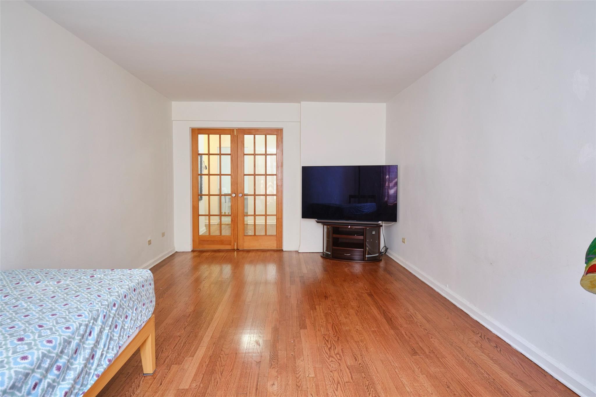 Coop Clyde  Queens, NY 11375, MLS-874185-7
