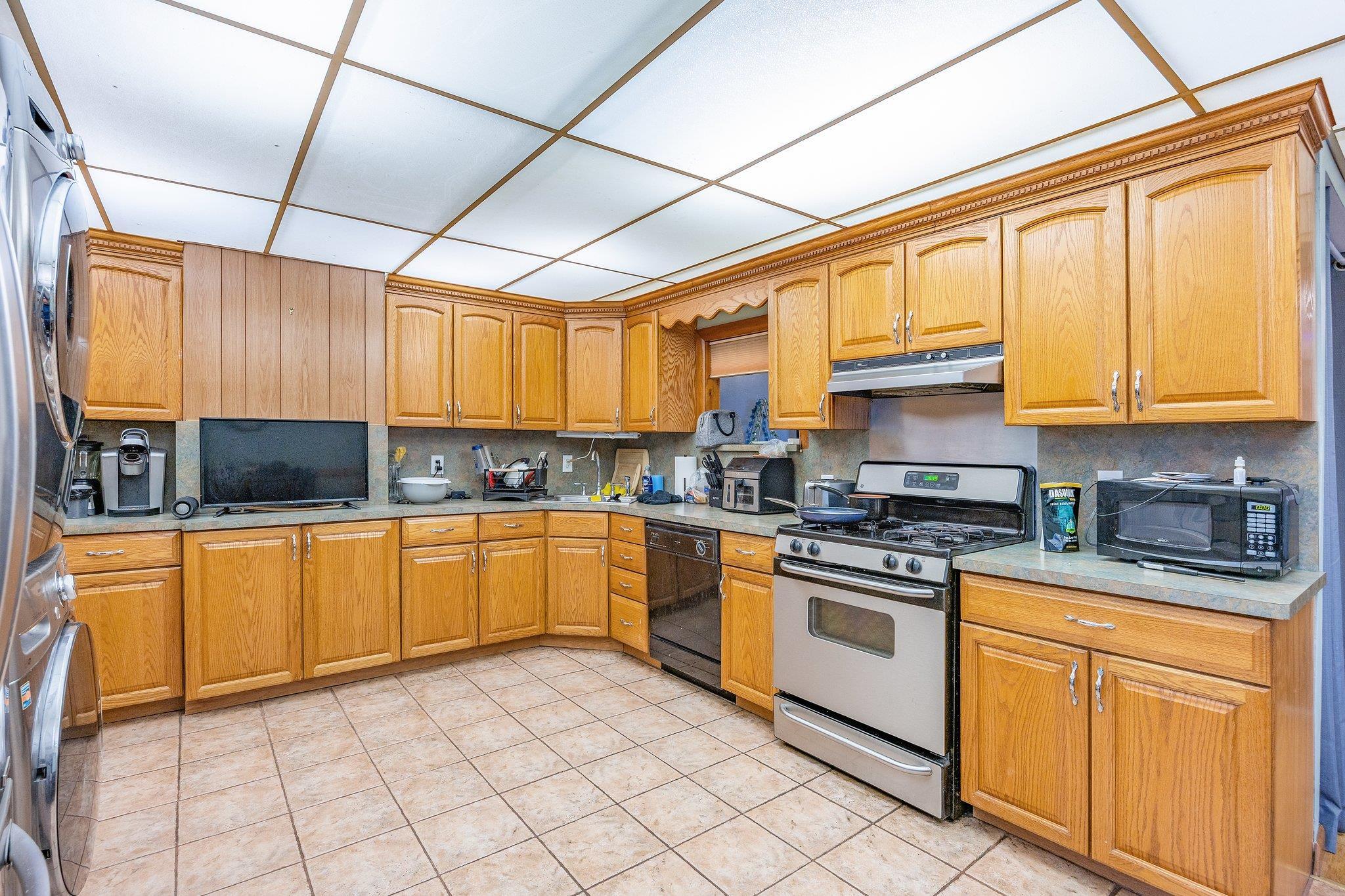 Single Family 59th  Queens, NY 11378, MLS-874195-5