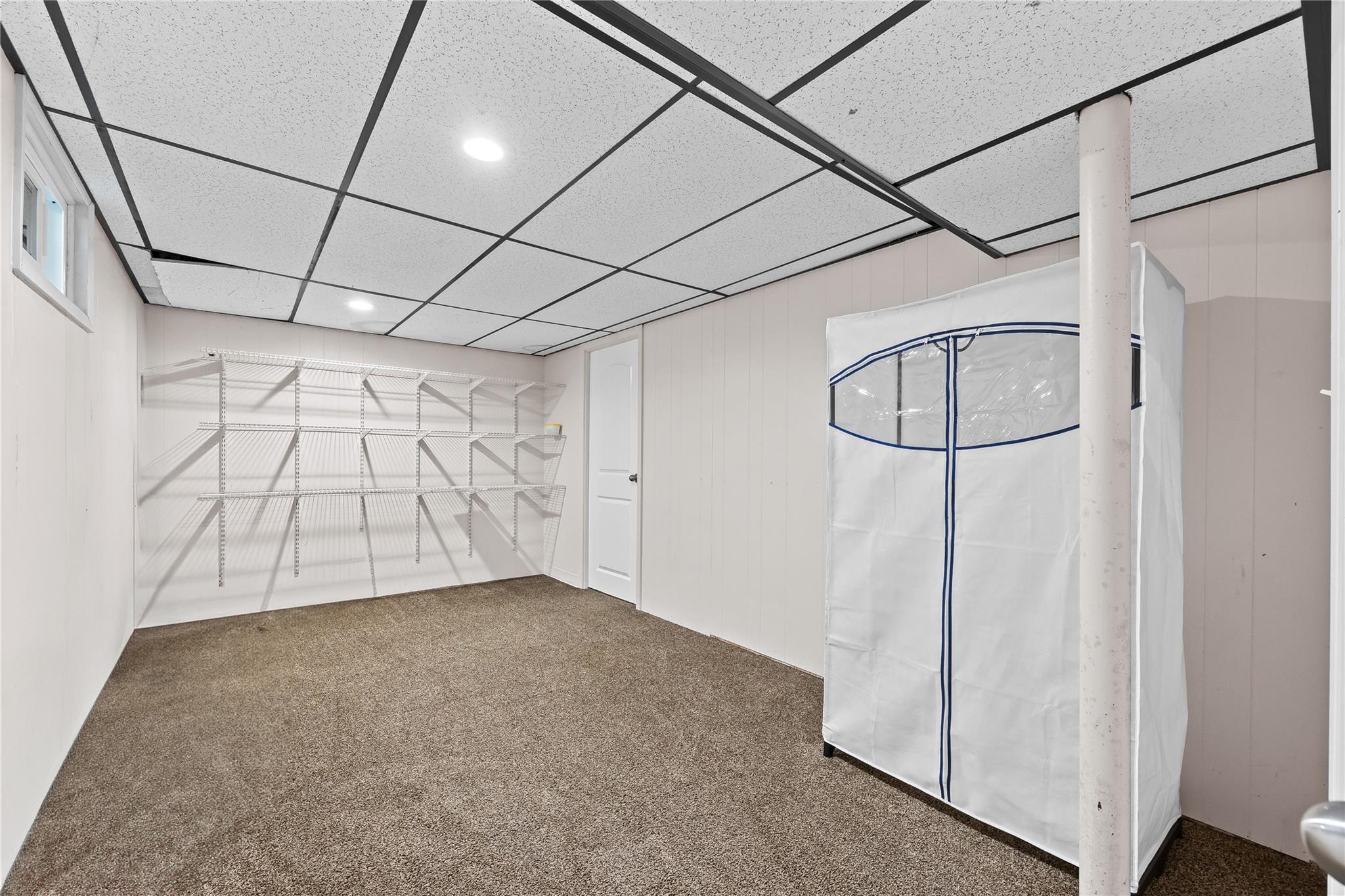 Single Family Windsor Gate  Nassau County, NY 11040, MLS-874200-25
