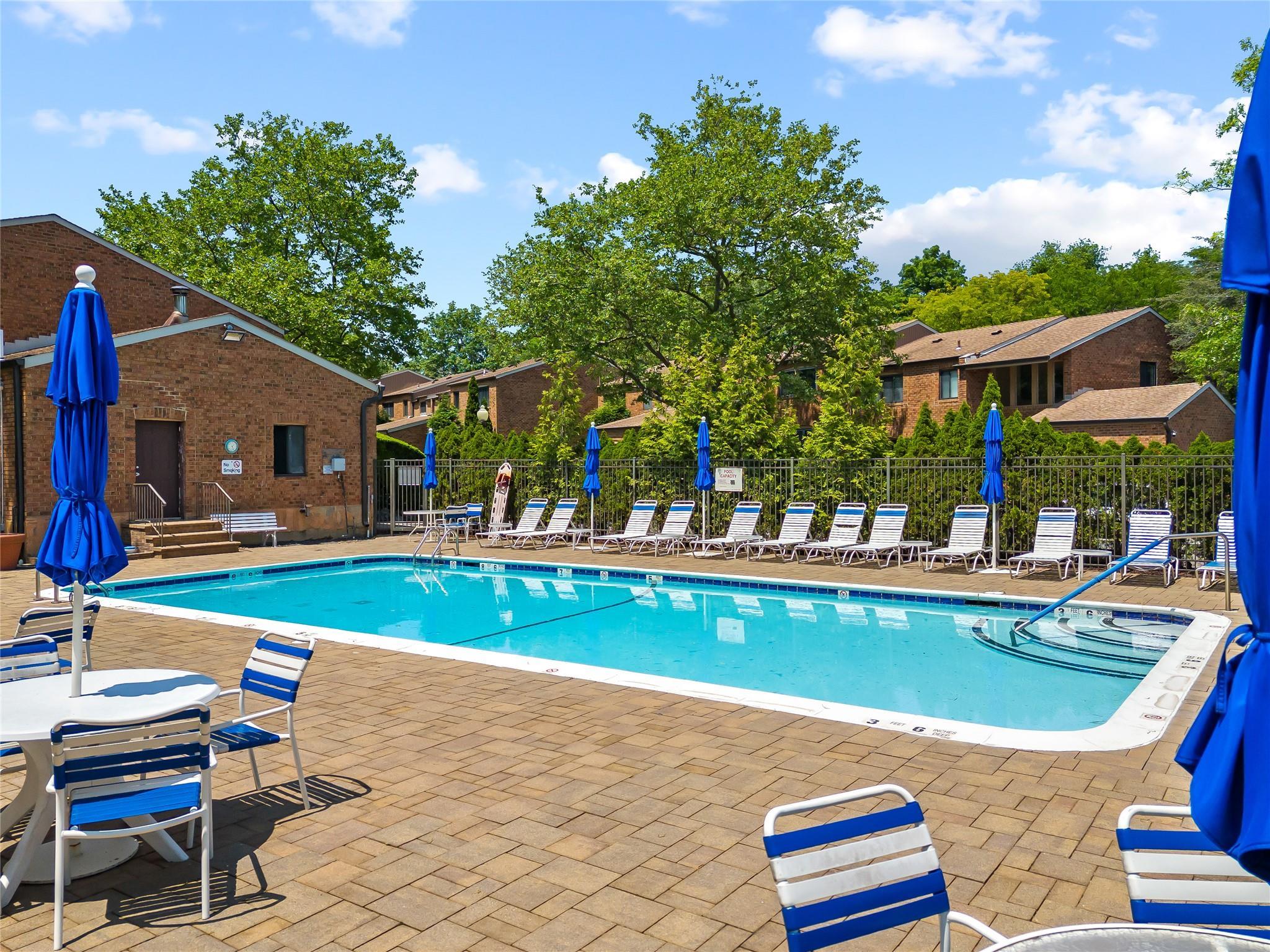 Single Family Windsor Gate  Nassau County, NY 11040, MLS-874200-32