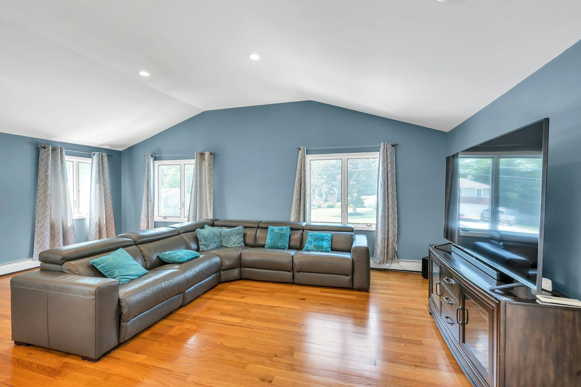 Single Family Manchester  Suffolk County, NY 11743, MLS-874273-3