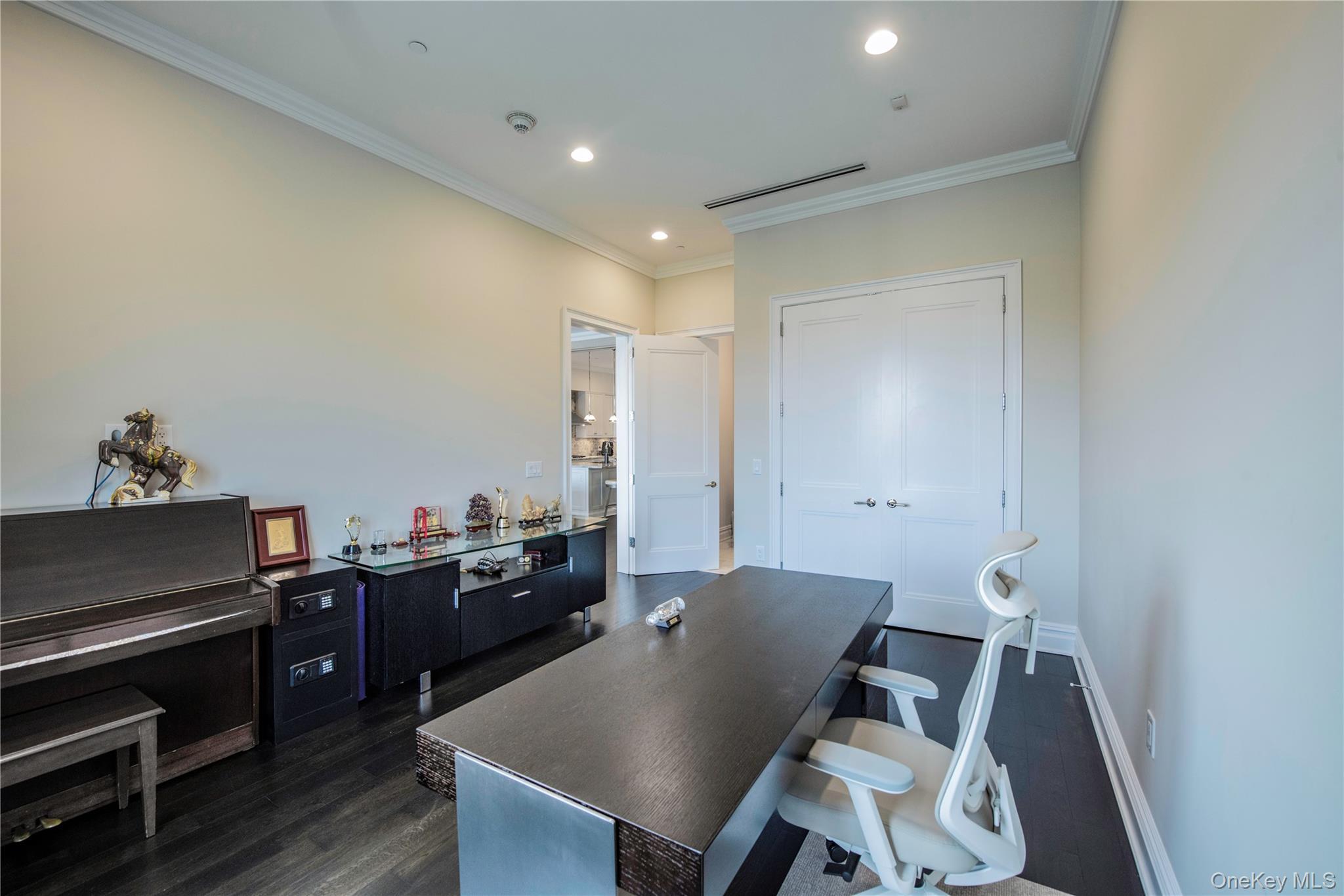 Condo Royal  Nassau County, NY 11040, MLS-874302-17