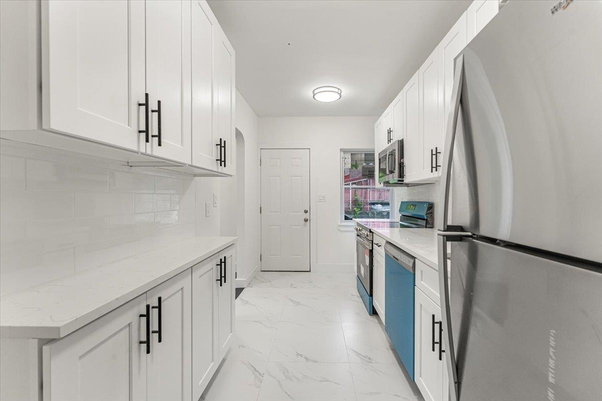 Single Family Gunther  Bronx, NY 10466, MLS-874322-10