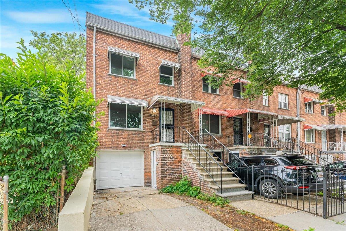 Single Family Gunther  Bronx, NY 10466, MLS-874322-26