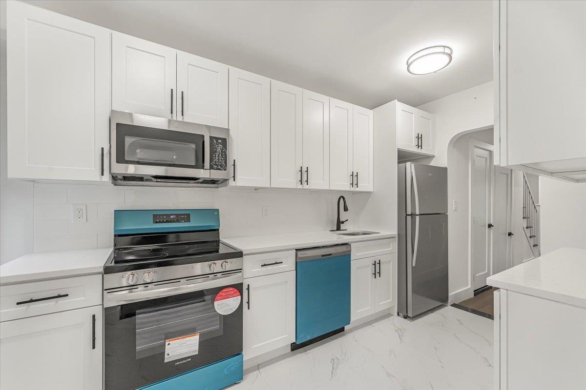 Single Family Gunther  Bronx, NY 10466, MLS-874322-8