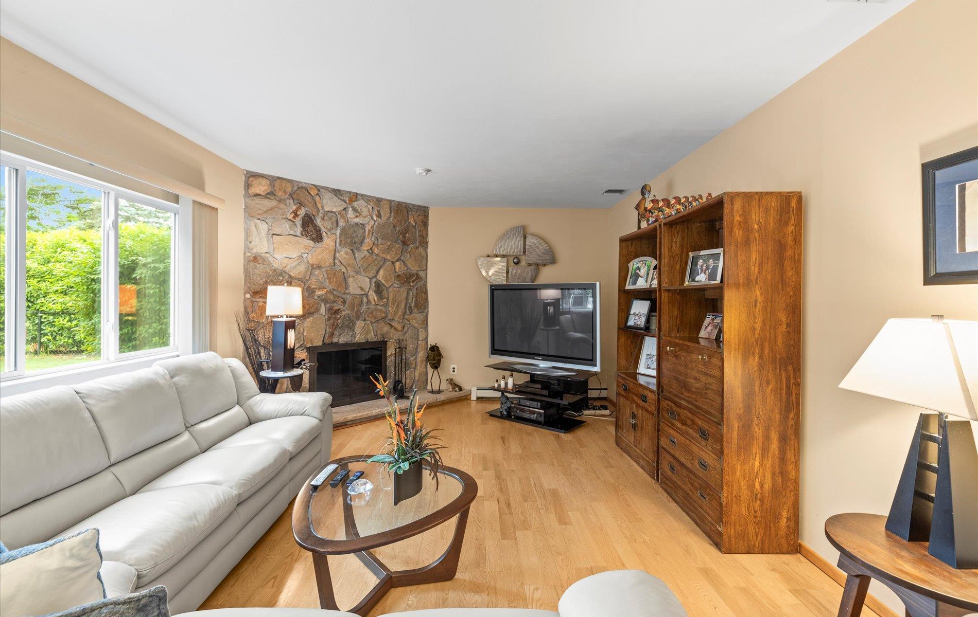 Single Family Oak Meadow  Suffolk County, NY 11725, MLS-874325-19