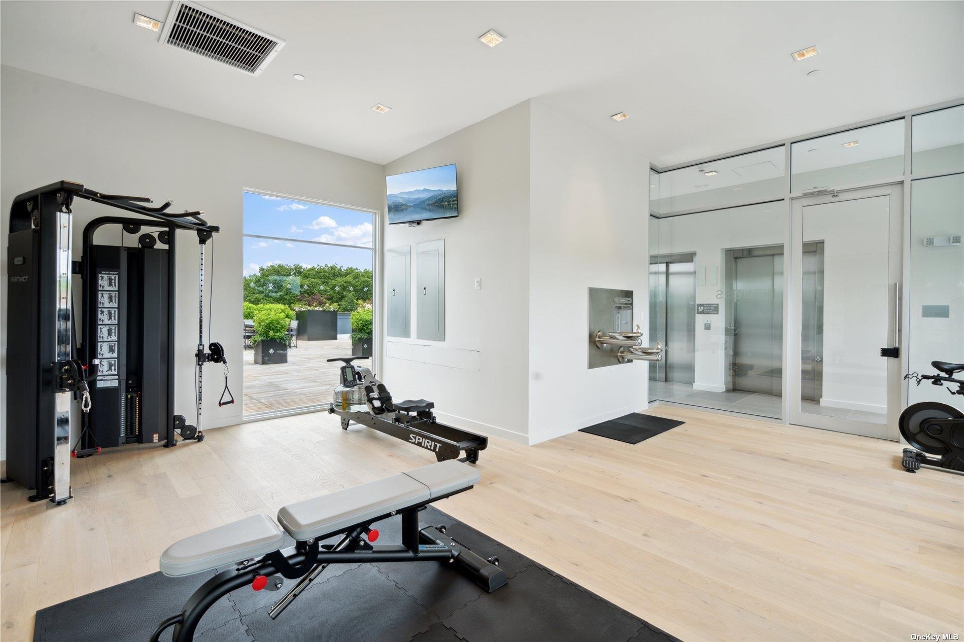 Condo Middle Neck  Nassau County, NY 11021, MLS-874376-16