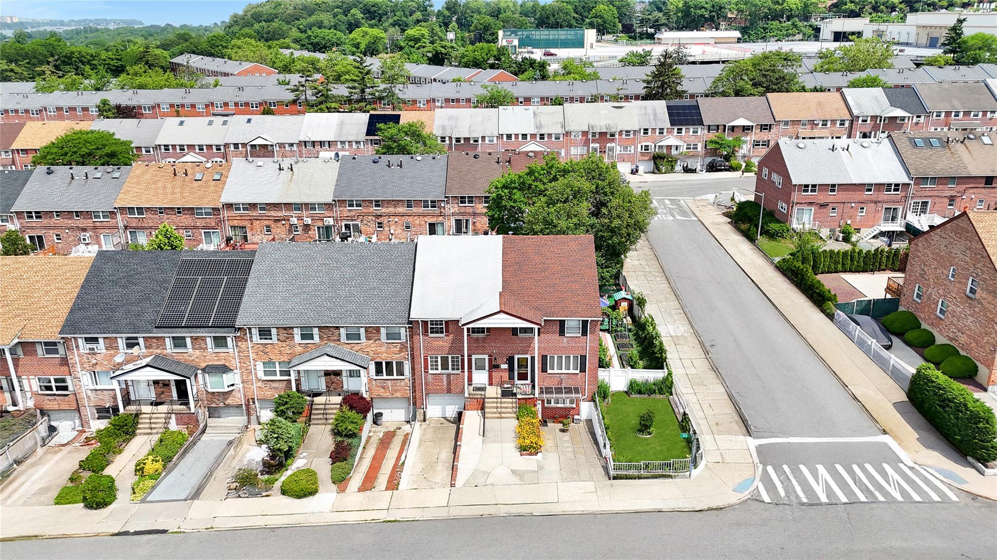 Single Family 66th  Queens, NY 11362, MLS-874507-31