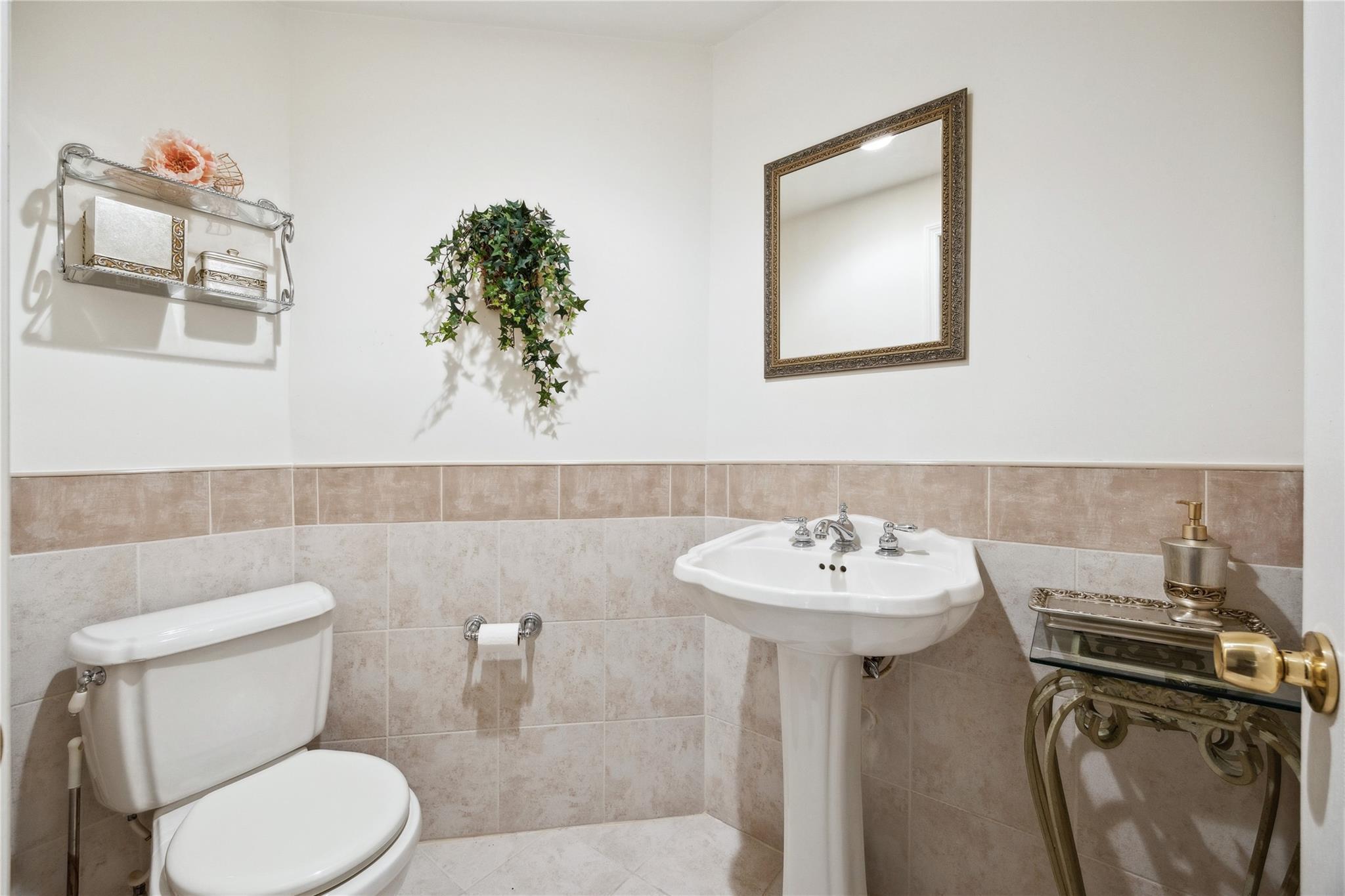 Single Family Stone Hill  Nassau County, NY 11030, MLS-874551-31