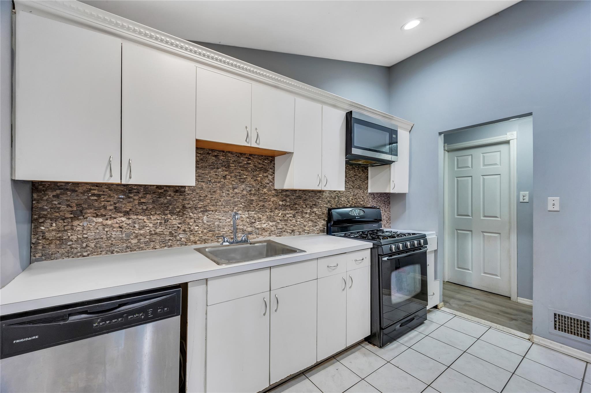 Single Family Alma  Suffolk County, NY 11784, MLS-874605-4
