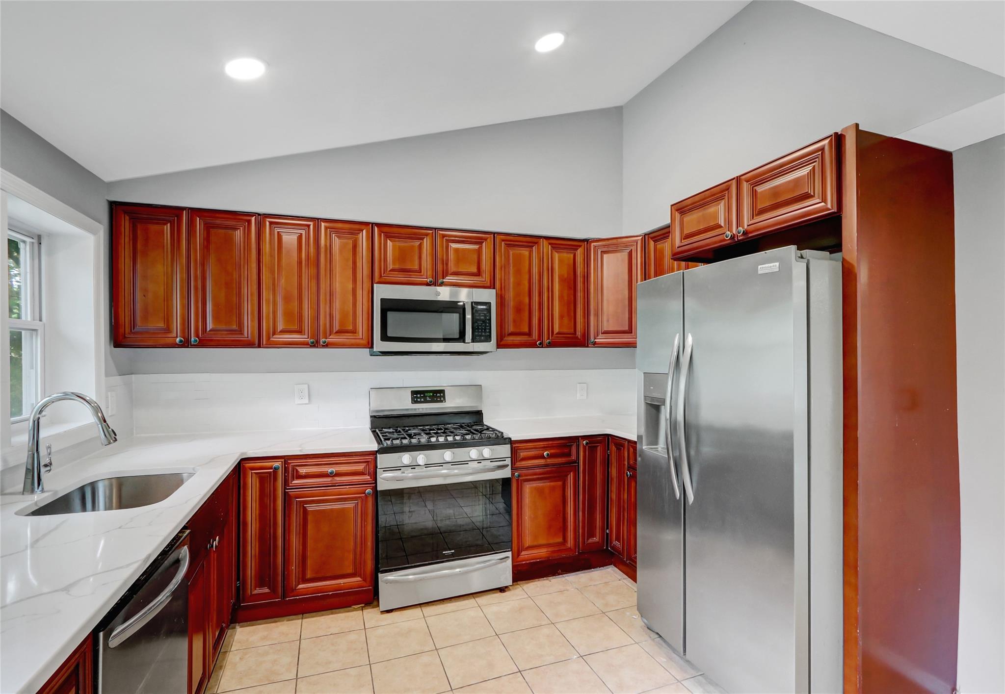 Single Family Broadway  Suffolk County, NY 11950, MLS-874628-2