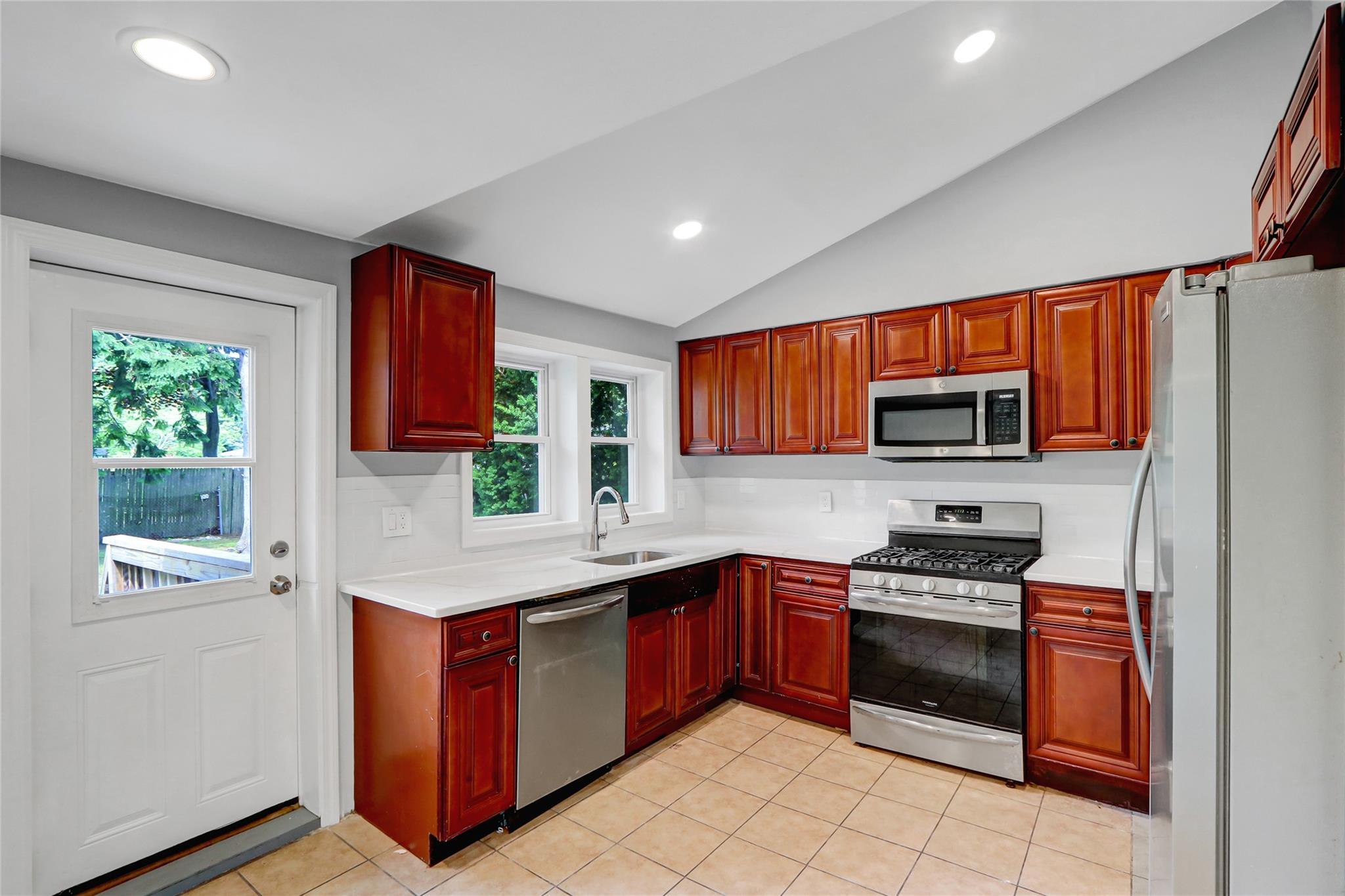 Single Family Broadway  Suffolk County, NY 11950, MLS-874628-3
