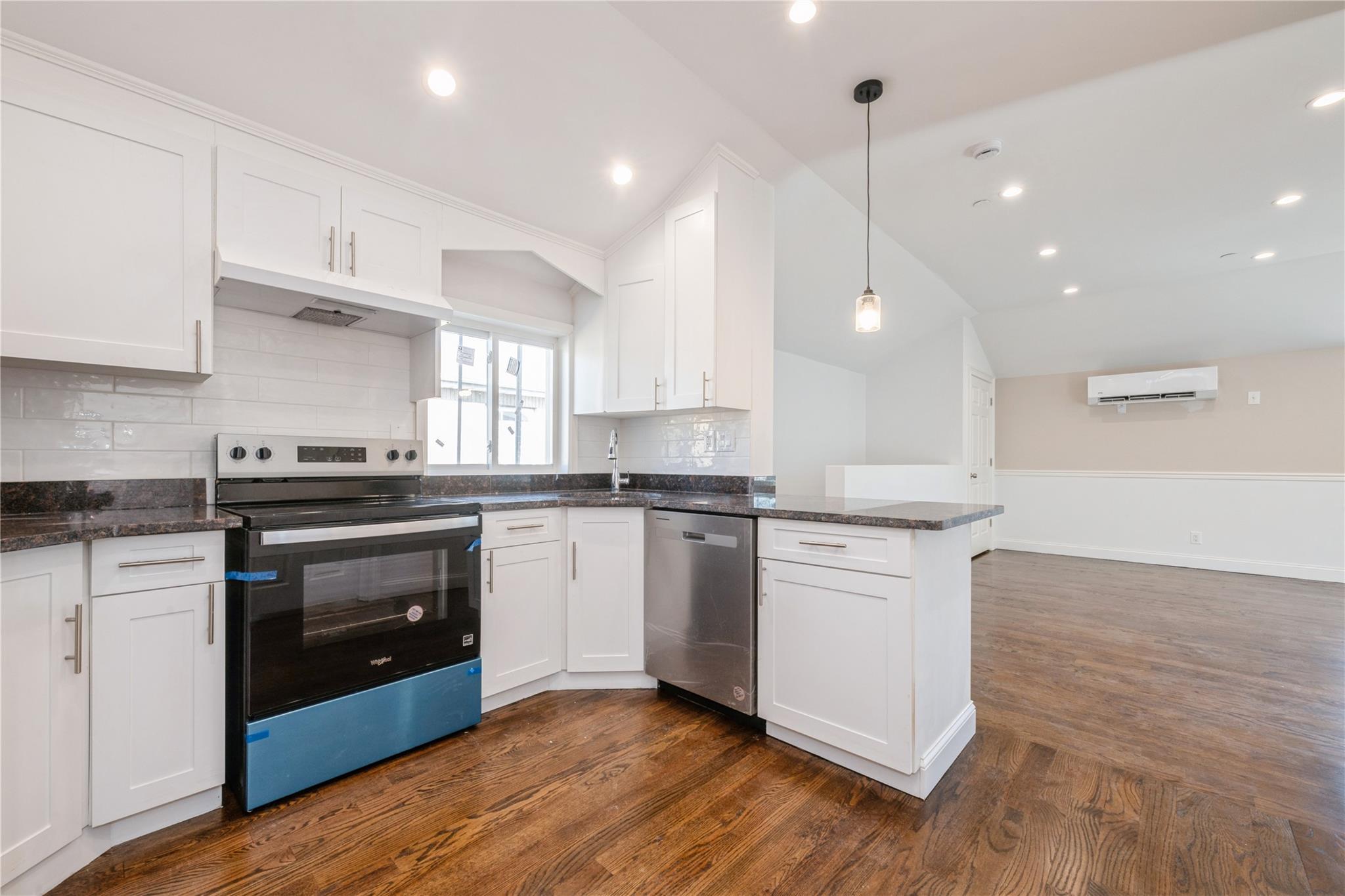 Single Family 224  Queens, NY 11413, MLS-874657-26