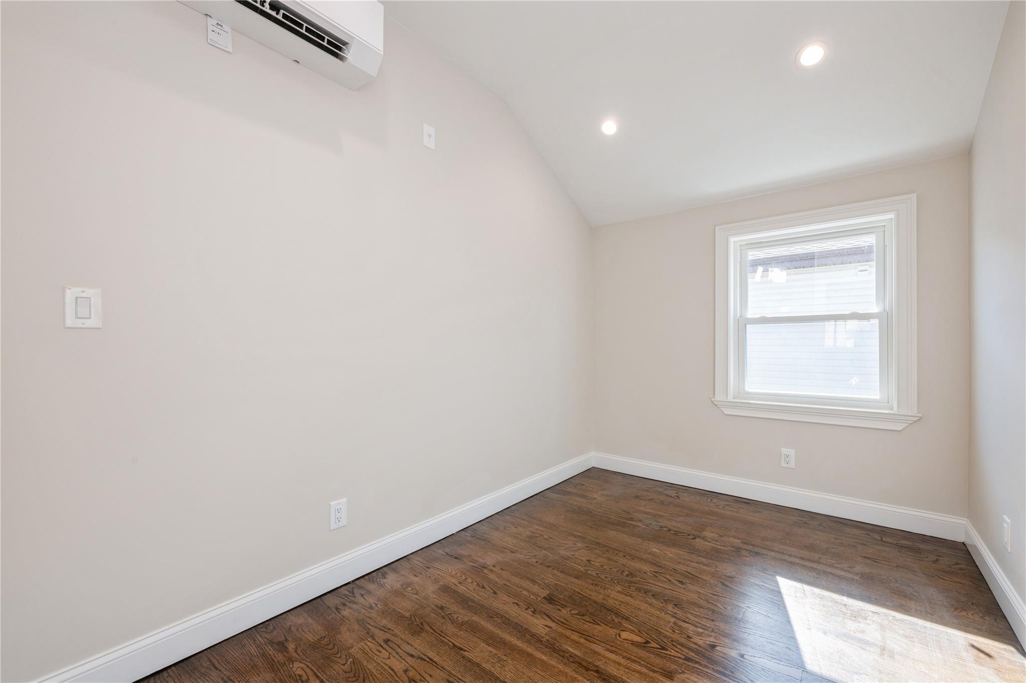 Single Family 224  Queens, NY 11413, MLS-874657-27