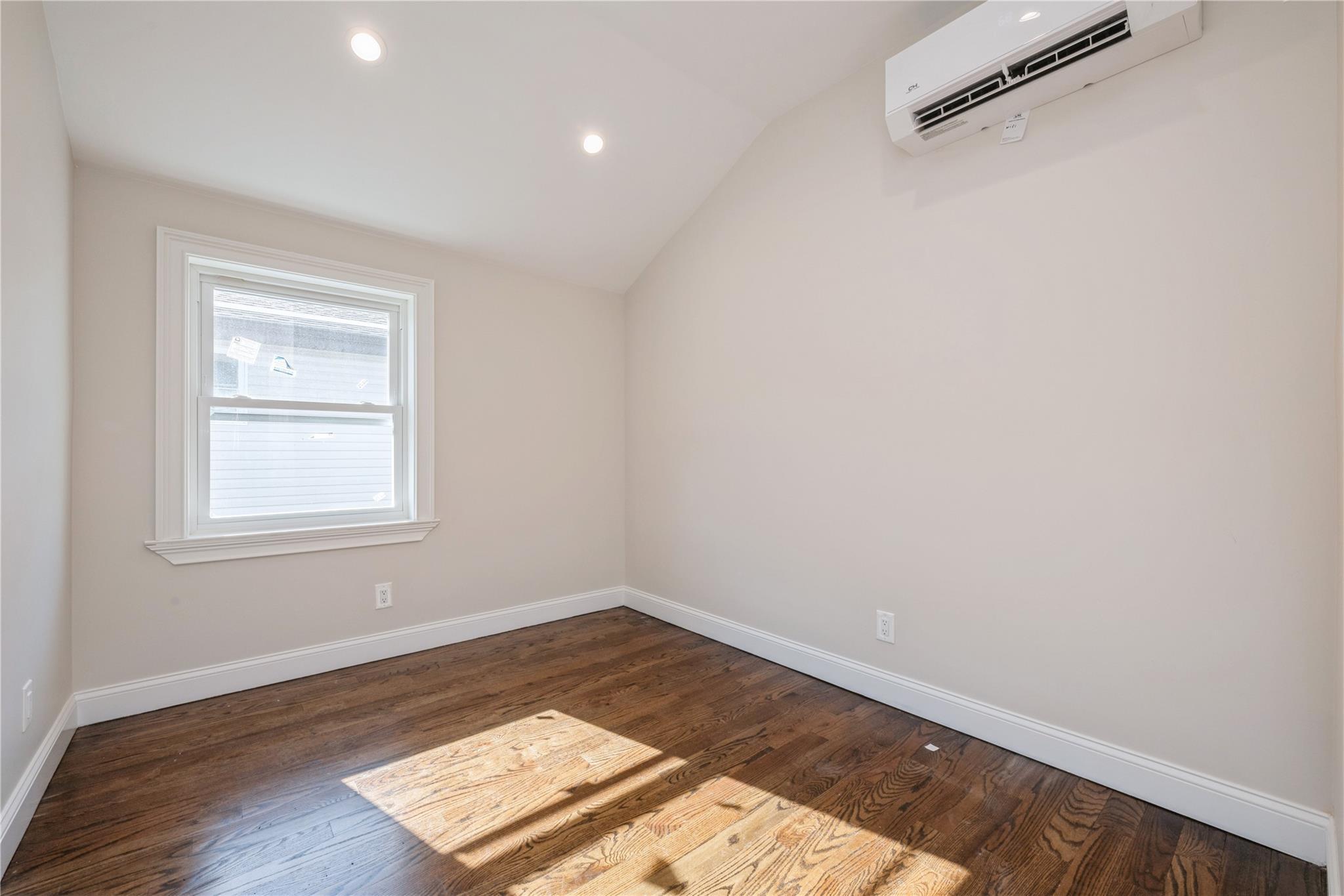 Single Family 224  Queens, NY 11413, MLS-874657-29