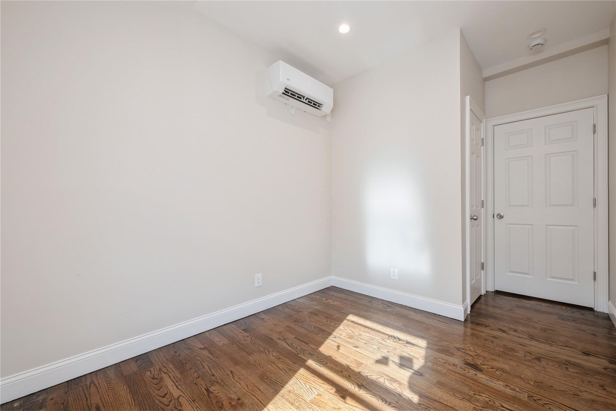Single Family 224  Queens, NY 11413, MLS-874657-30