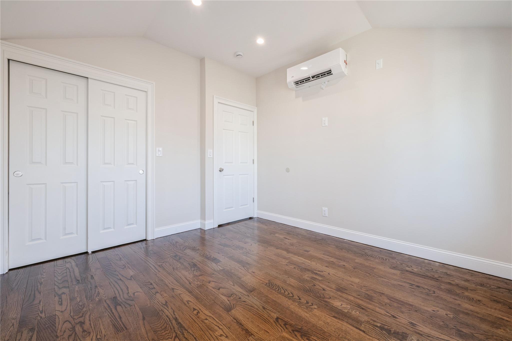 Single Family 224  Queens, NY 11413, MLS-874657-36