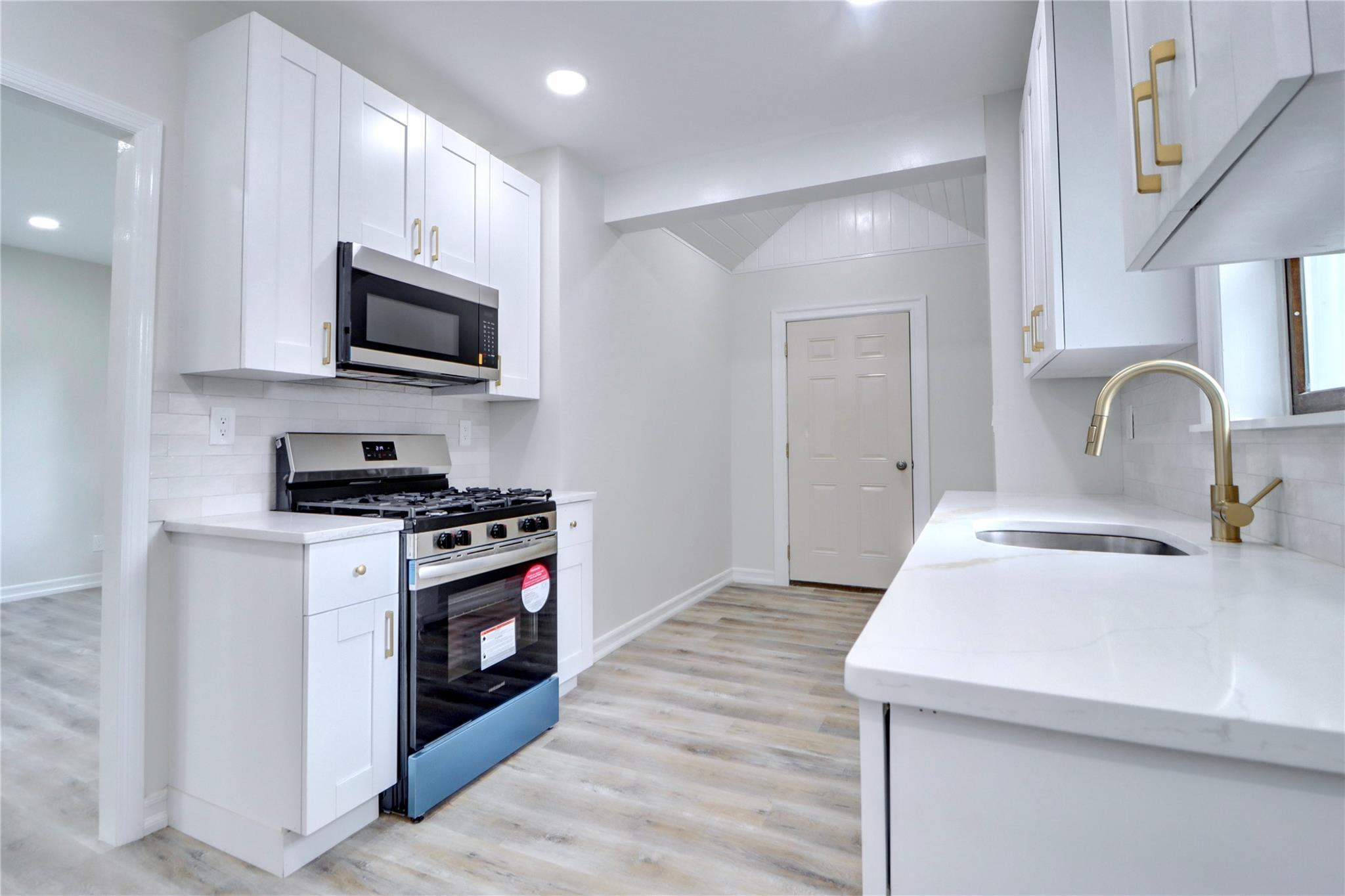 Single Family 80th  Queens, NY 11385, MLS-874660-10