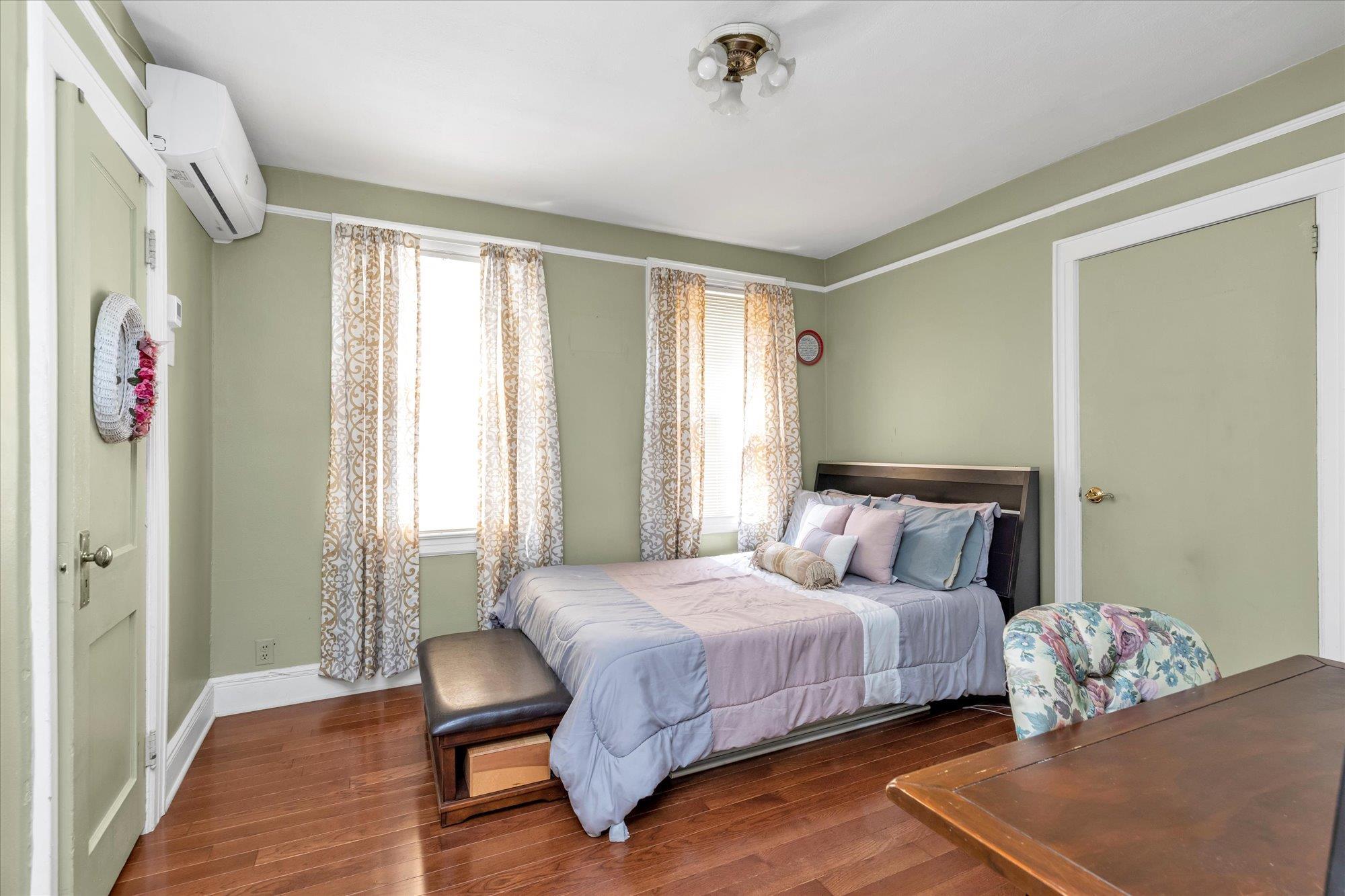 Single Family 206  Queens, NY 11364, MLS-874699-15