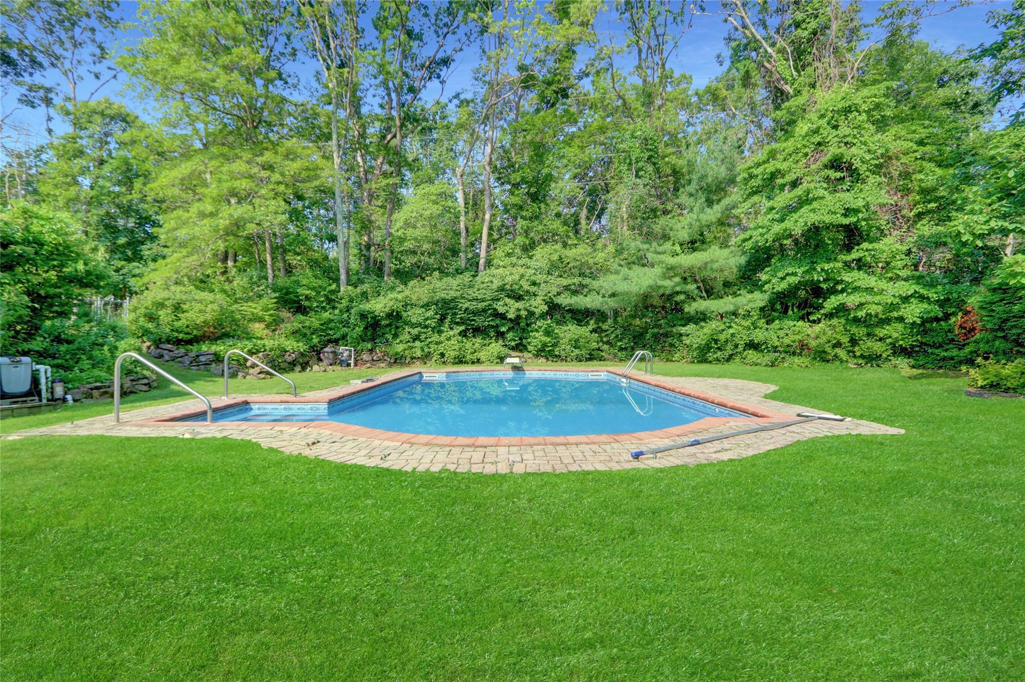 Single Family Stepping Stone  Suffolk County, NY 11746, MLS-874772-19