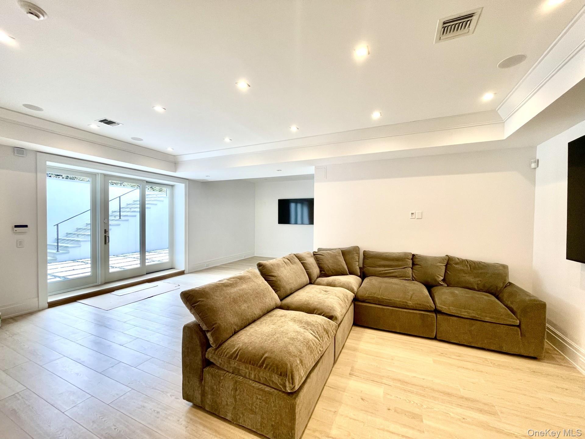 Single Family Shinnecock Hills Road  Suffolk County, NY 11968, MLS-874778-31