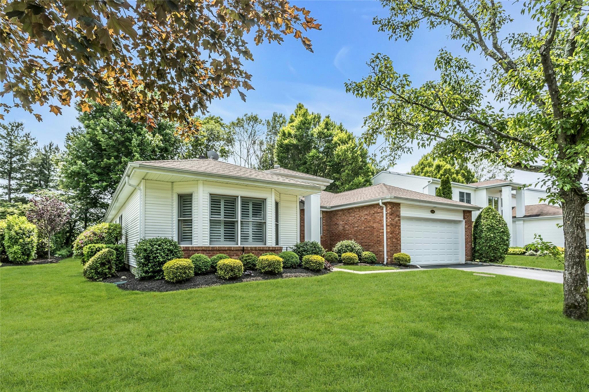 Condo Country Club  Suffolk County, NY 11725, MLS-874842-2