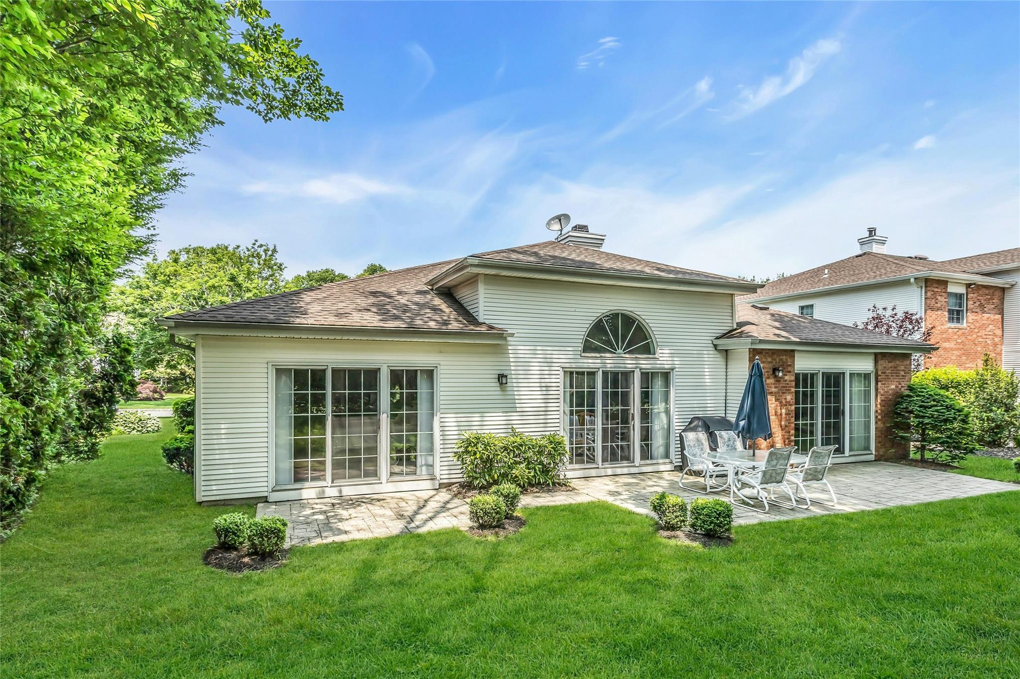 Condo Country Club  Suffolk County, NY 11725, MLS-874842-24