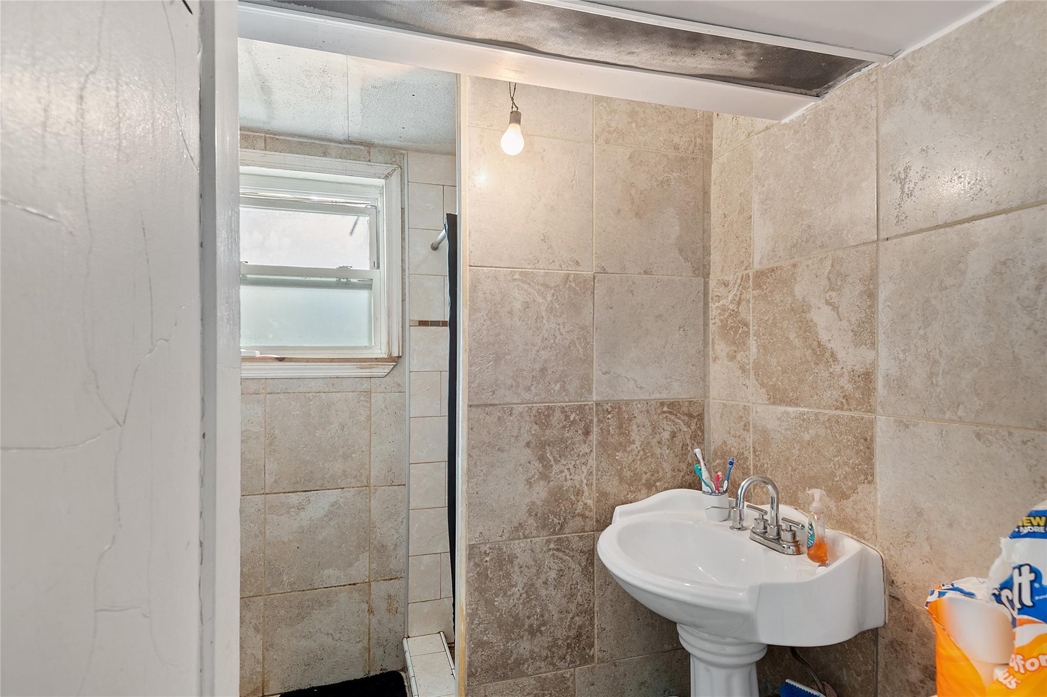 Single Family Edson  Bronx, NY 10466, MLS-874856-16