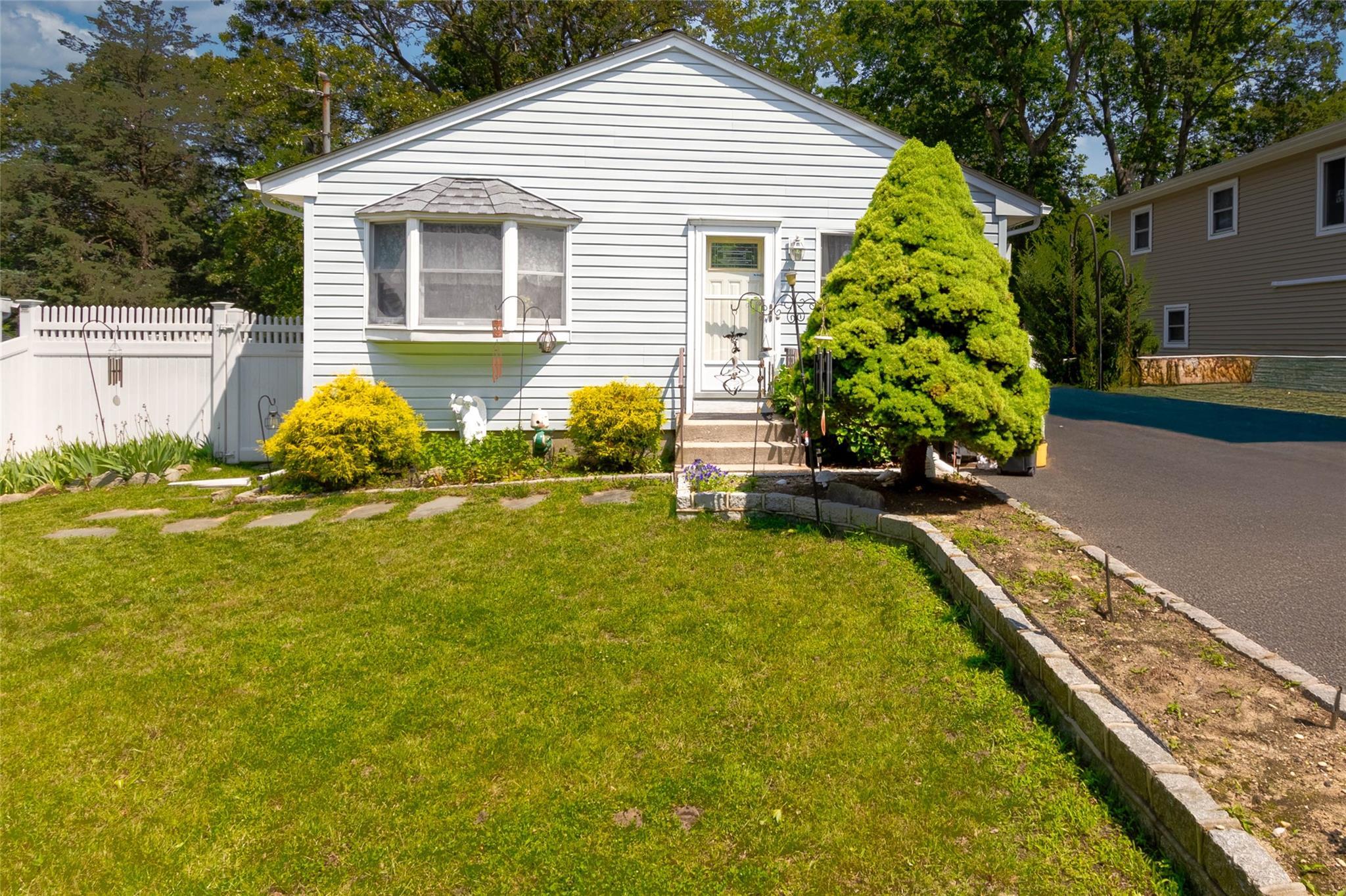 Single Family Ferndale  Suffolk County, NY 11784, MLS-874864-2