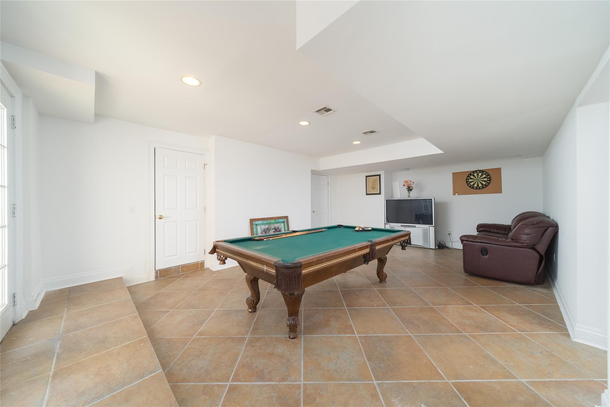 Single Family Arleigh  Nassau County, NY 11021, MLS-874887-24