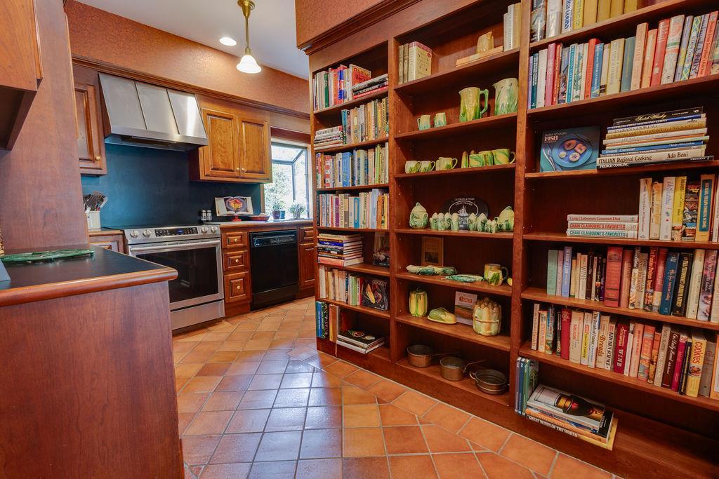 Single Family Main  Suffolk County, NY 11733, MLS-874891-24