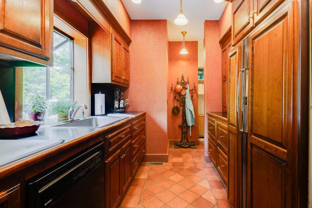 Single Family Main  Suffolk County, NY 11733, MLS-874891-25