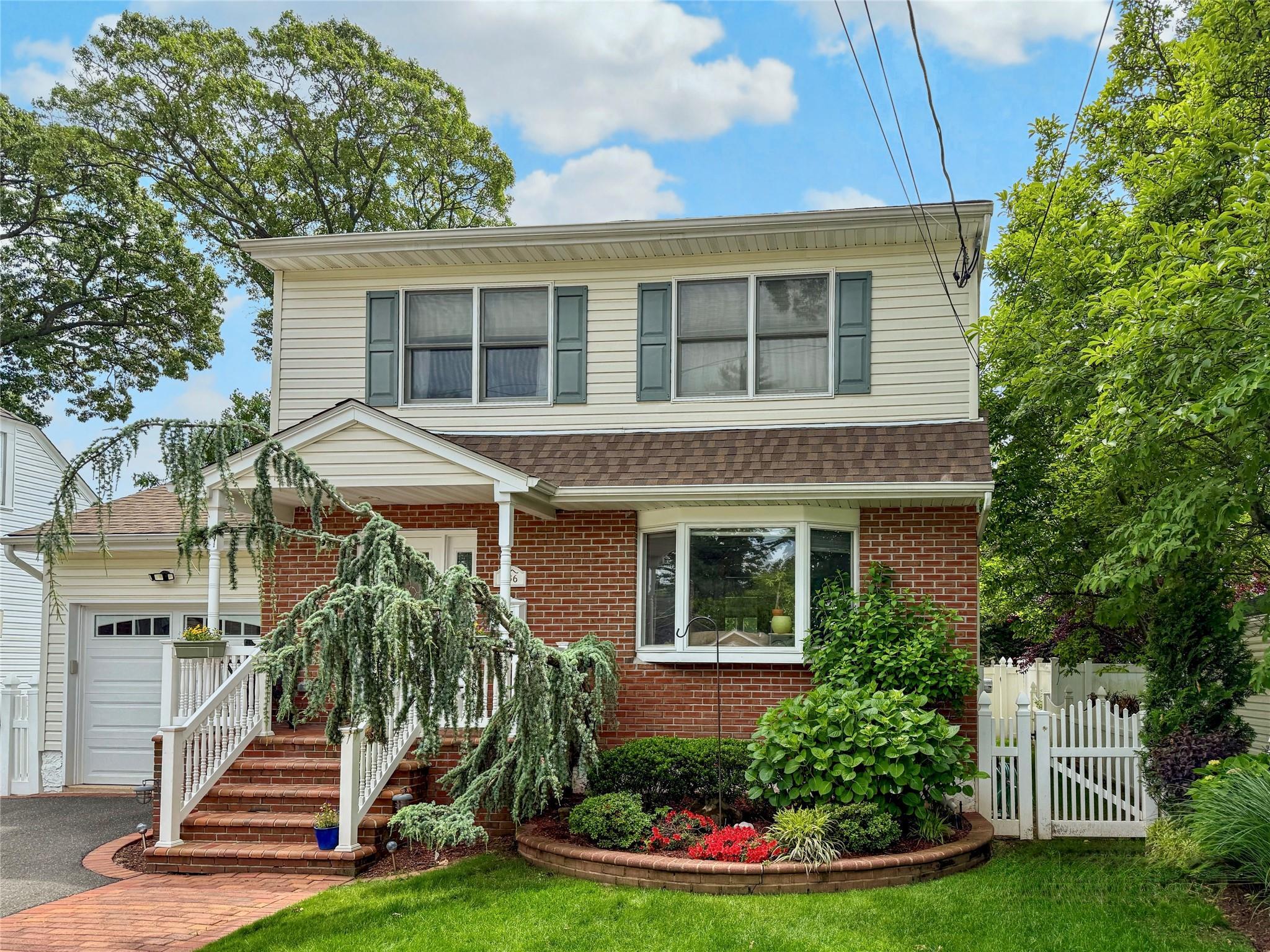 Single Family Maujer  Nassau County, NY 11580, MLS-874894-2