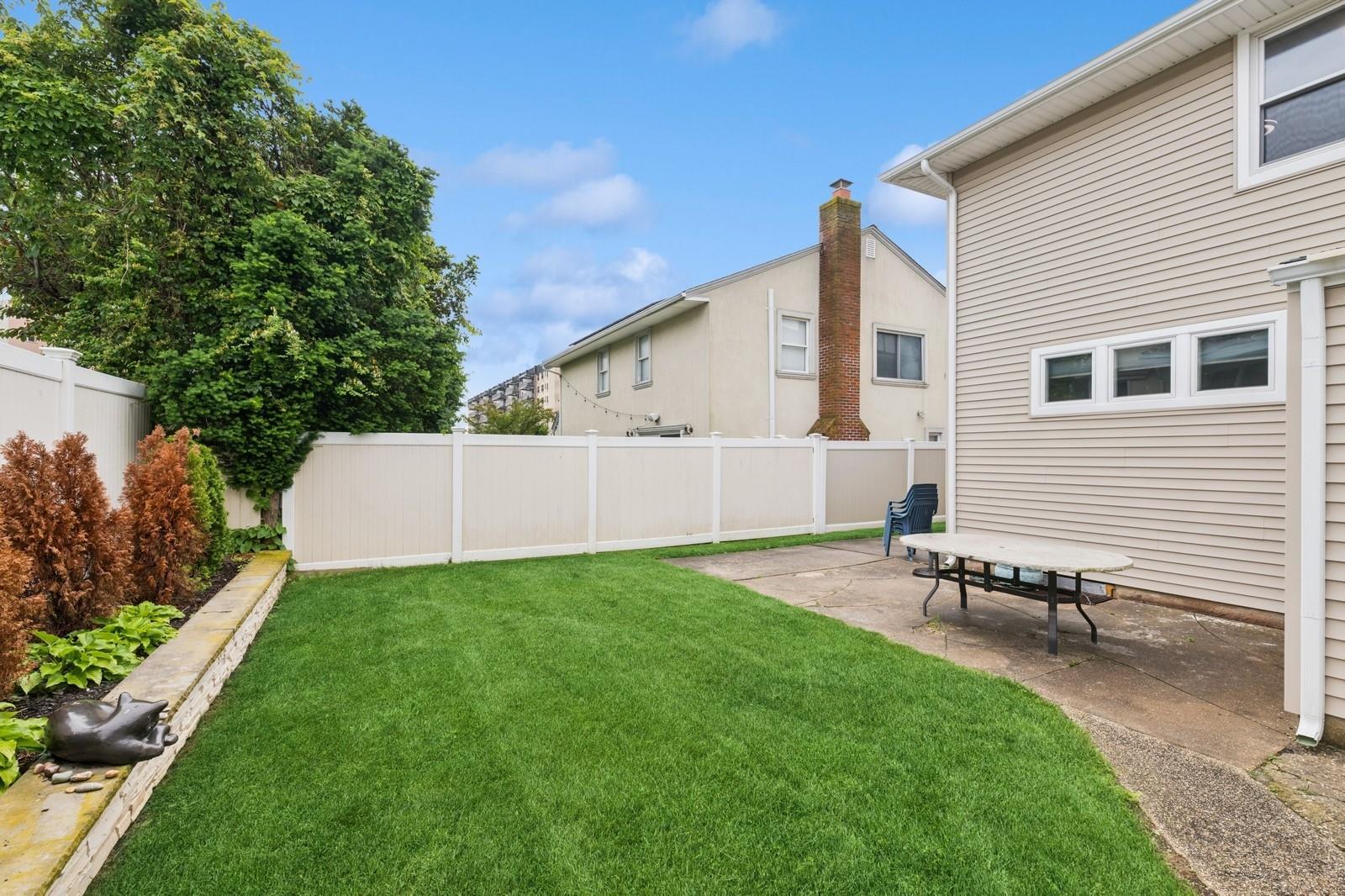 Single Family Maple  Nassau County, NY 11561, MLS-874953-28