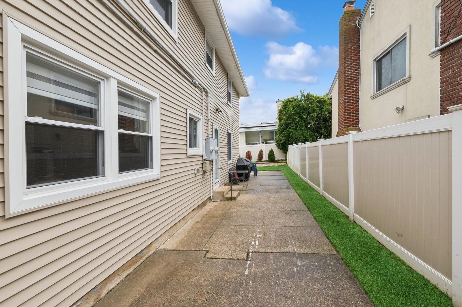 Single Family Maple  Nassau County, NY 11561, MLS-874953-29