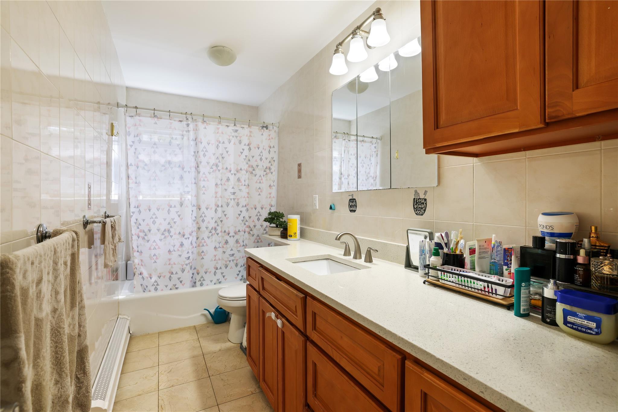 Single Family Oak  Nassau County, NY 11710, MLS-874982-10
