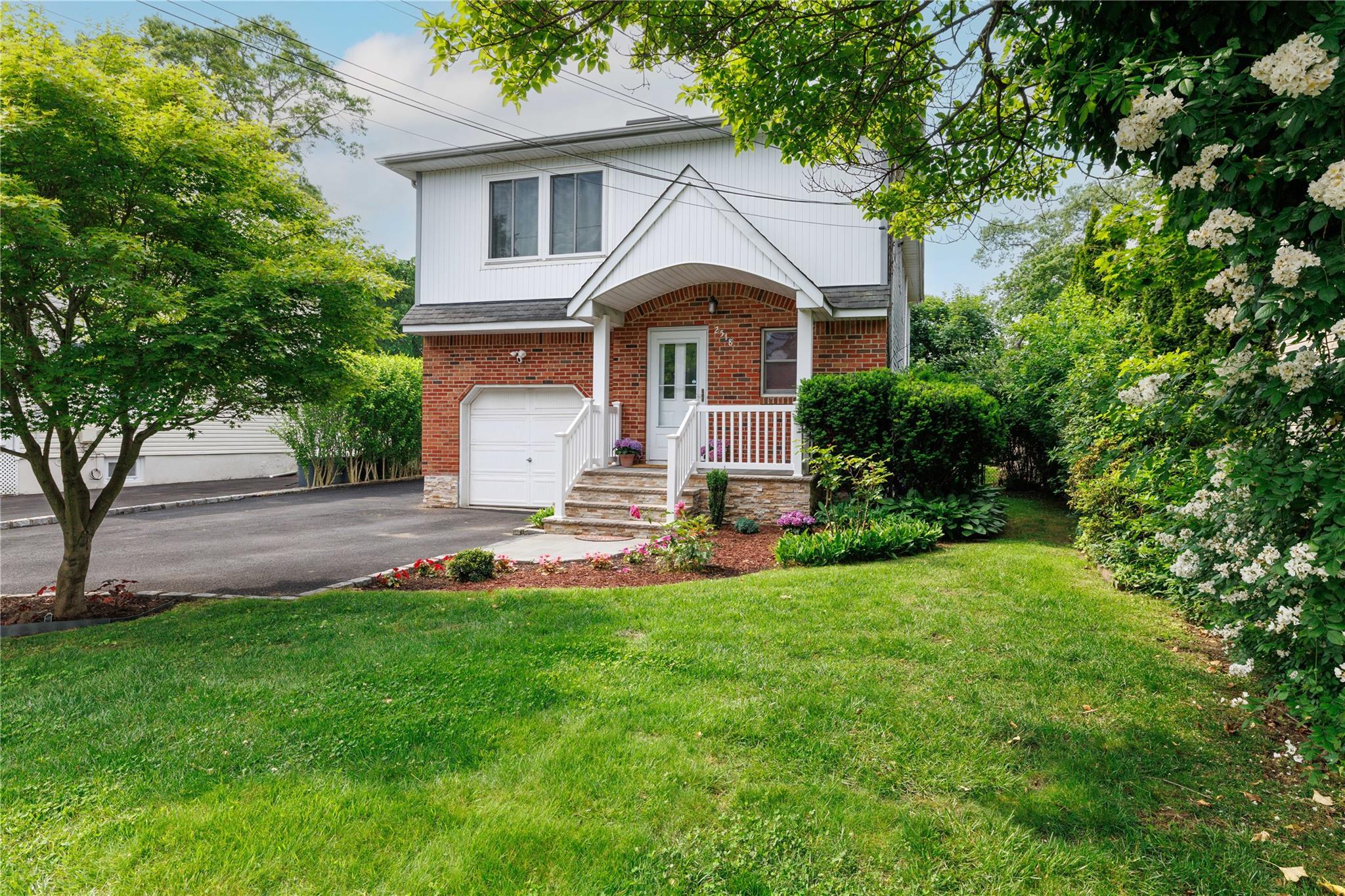 Single Family Oak  Nassau County, NY 11710, MLS-874982-2