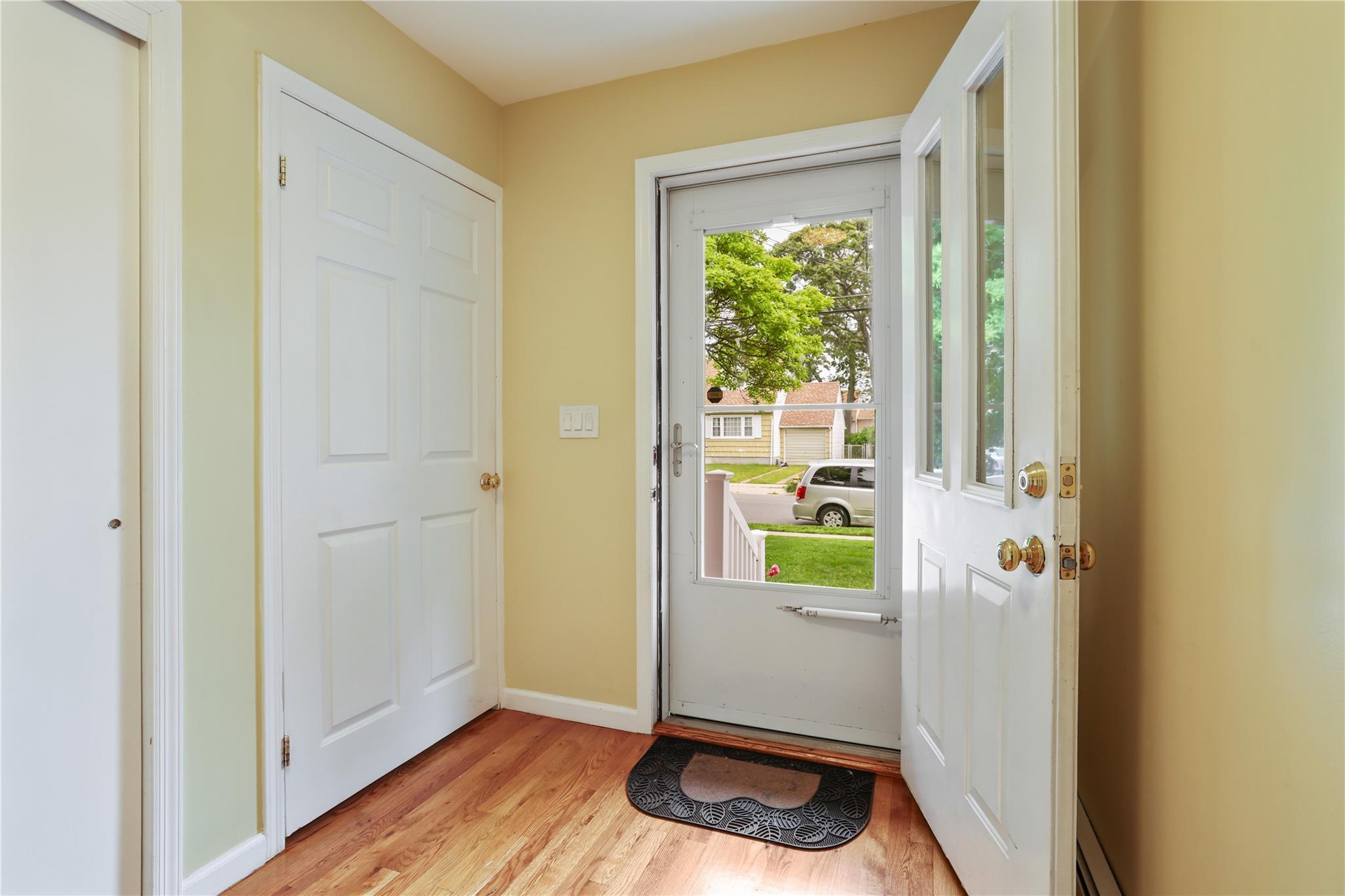 Single Family Oak  Nassau County, NY 11710, MLS-874982-3