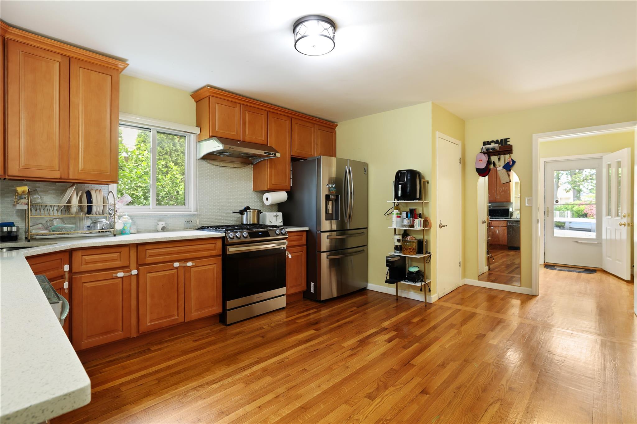 Single Family Oak  Nassau County, NY 11710, MLS-874982-5