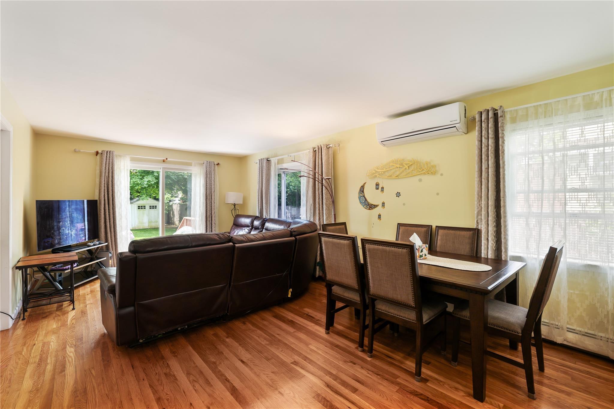 Single Family Oak  Nassau County, NY 11710, MLS-874982-6