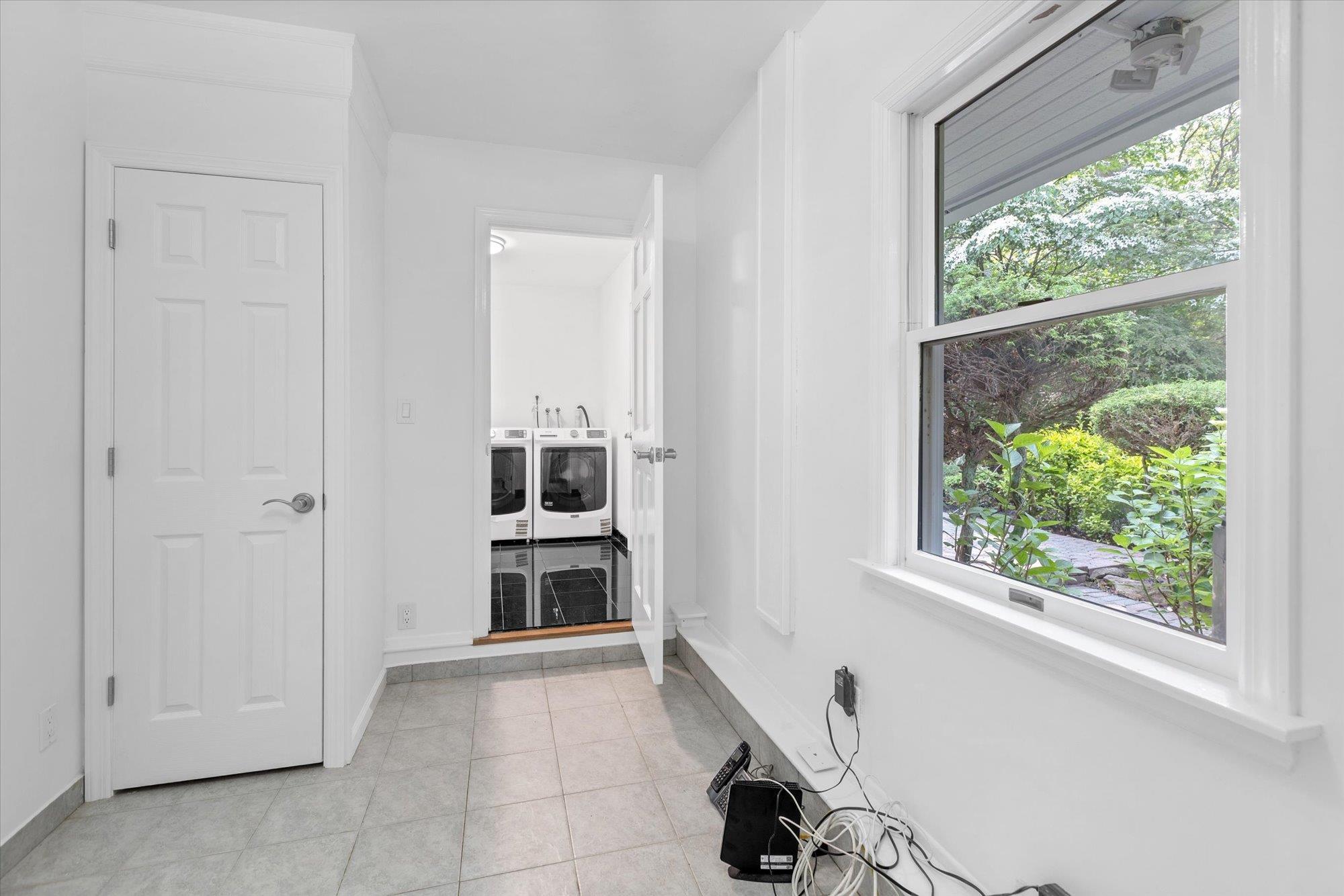Single Family Westbourne  Suffolk County, NY 11747, MLS-875004-11
