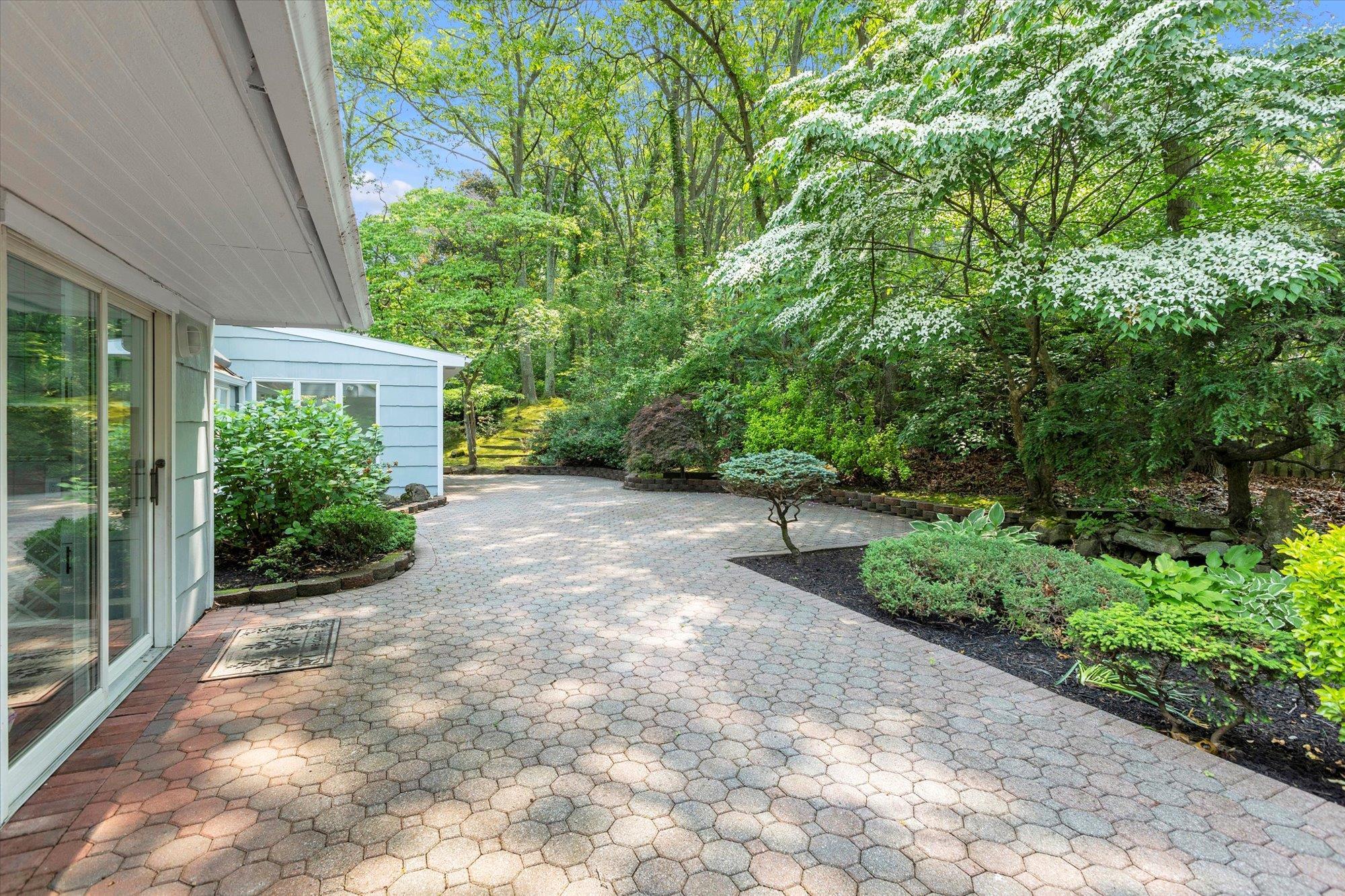 Single Family Westbourne  Suffolk County, NY 11747, MLS-875004-29