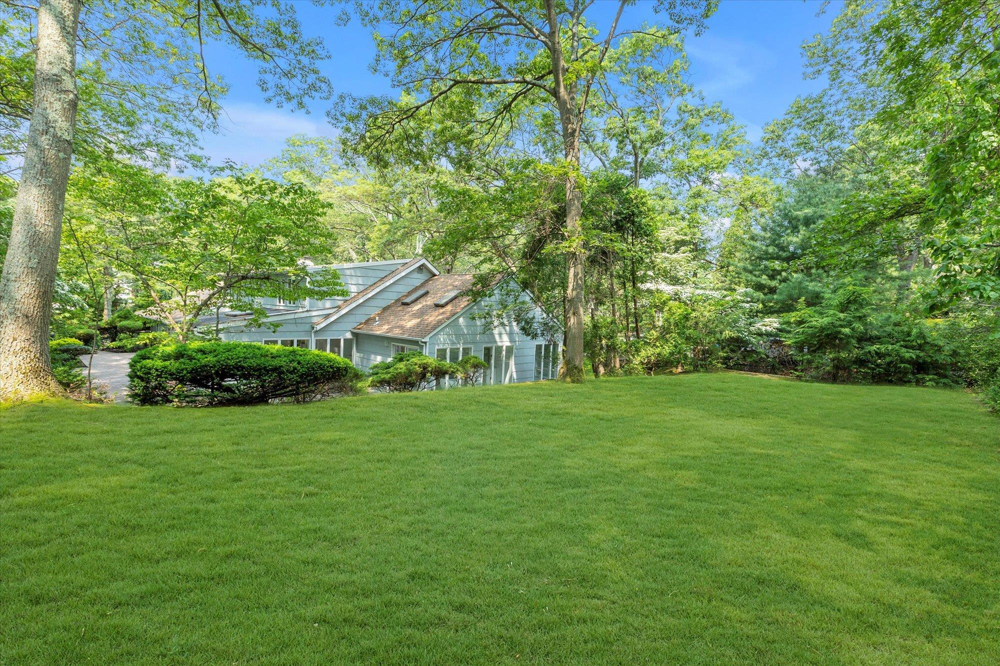 Single Family Westbourne  Suffolk County, NY 11747, MLS-875004-32