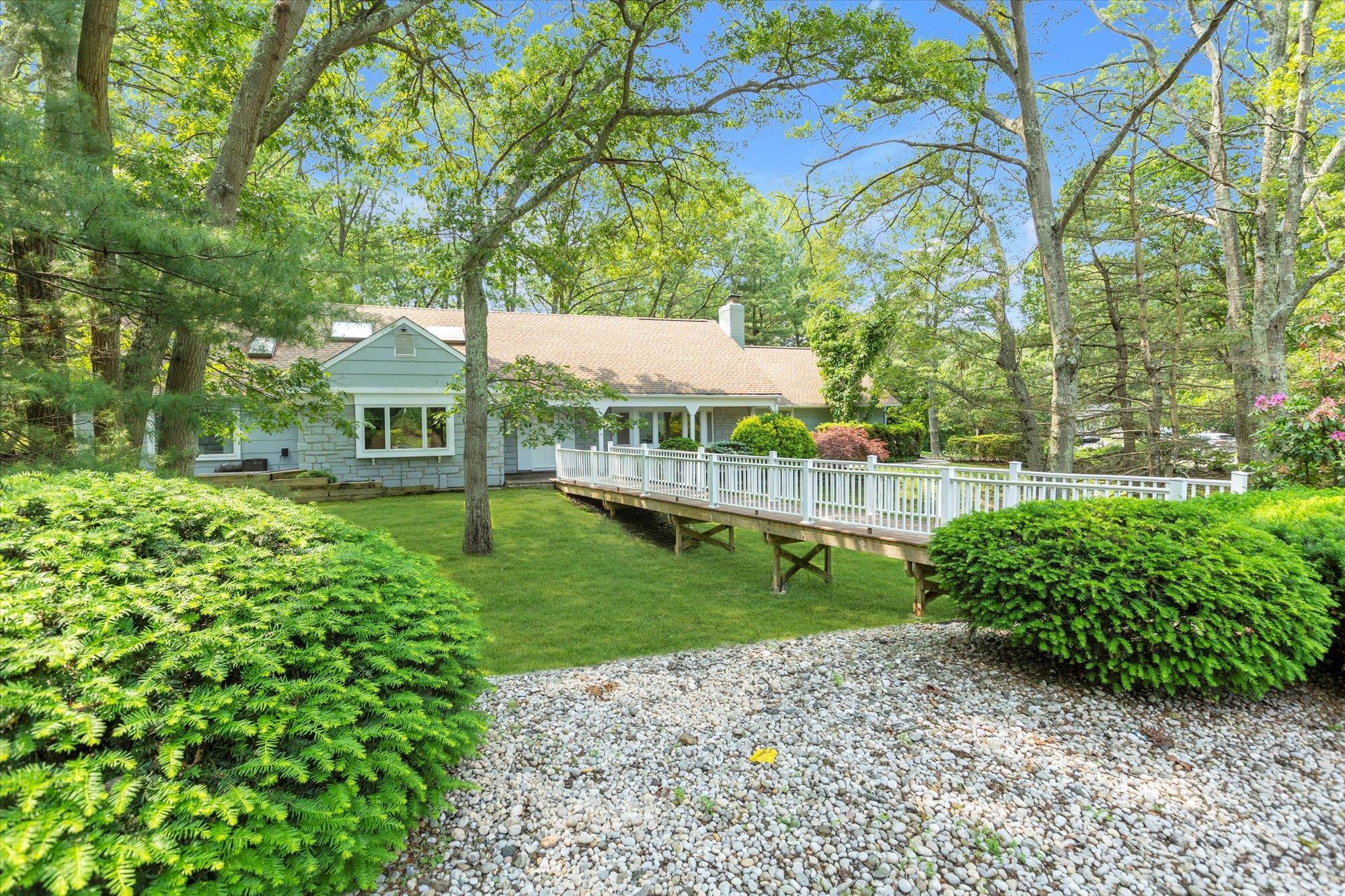 Single Family Westbourne  Suffolk County, NY 11747, MLS-875004-33