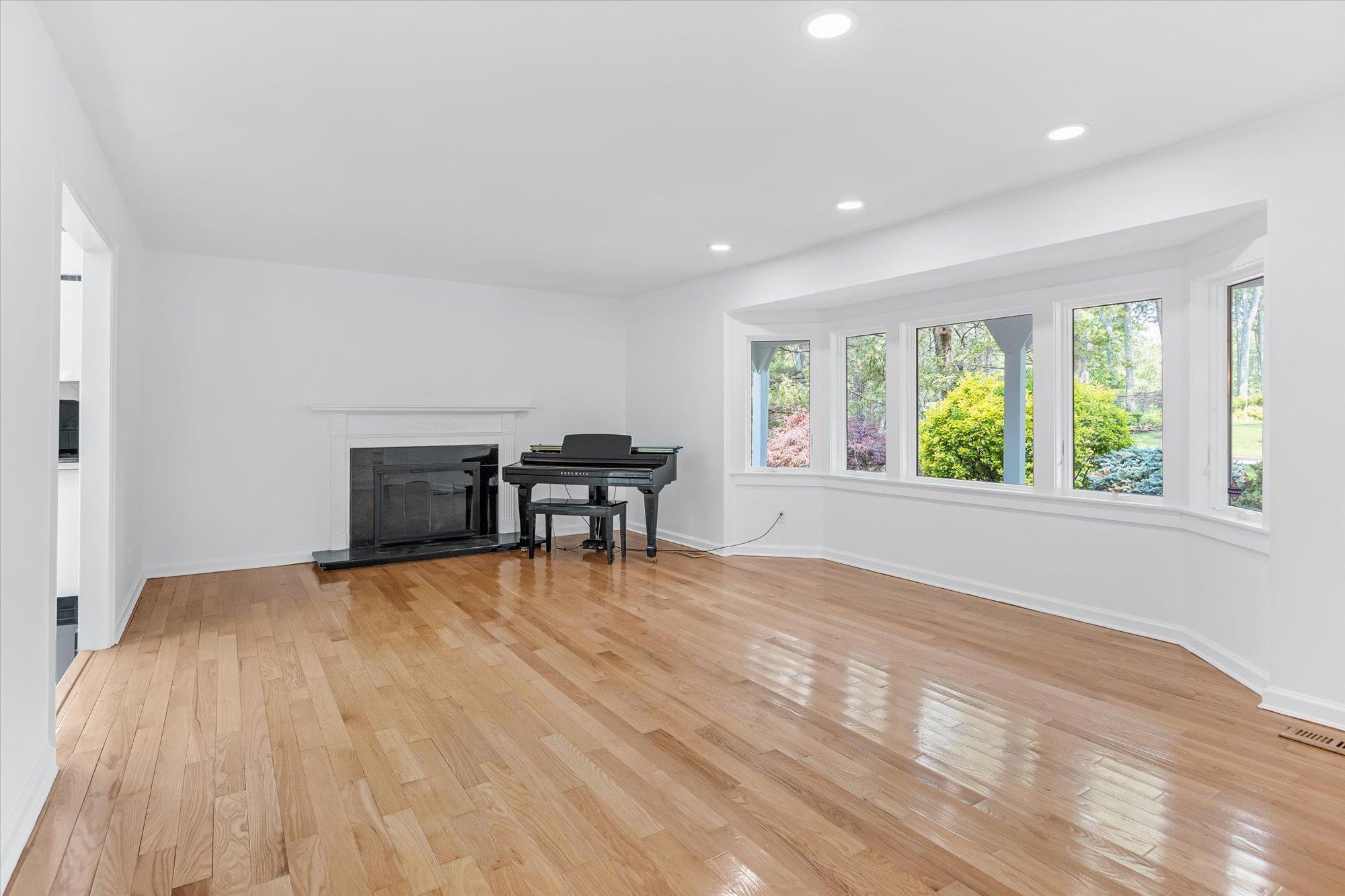 Single Family Westbourne  Suffolk County, NY 11747, MLS-875004-4
